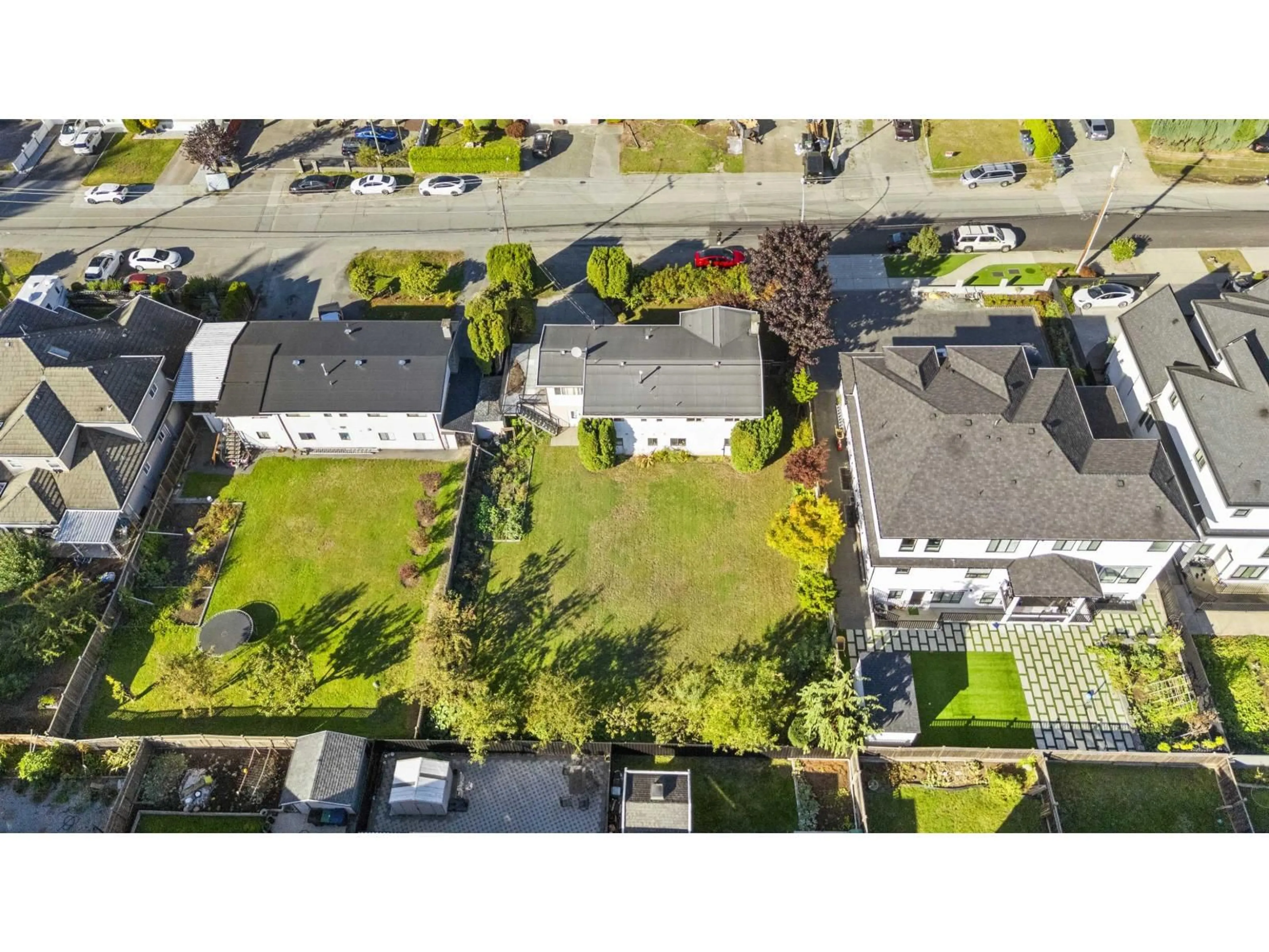 A pic from outside/outdoor area/front of a property/back of a property/a pic from drone, street for 12178 97, Surrey British Columbia V3V2C9