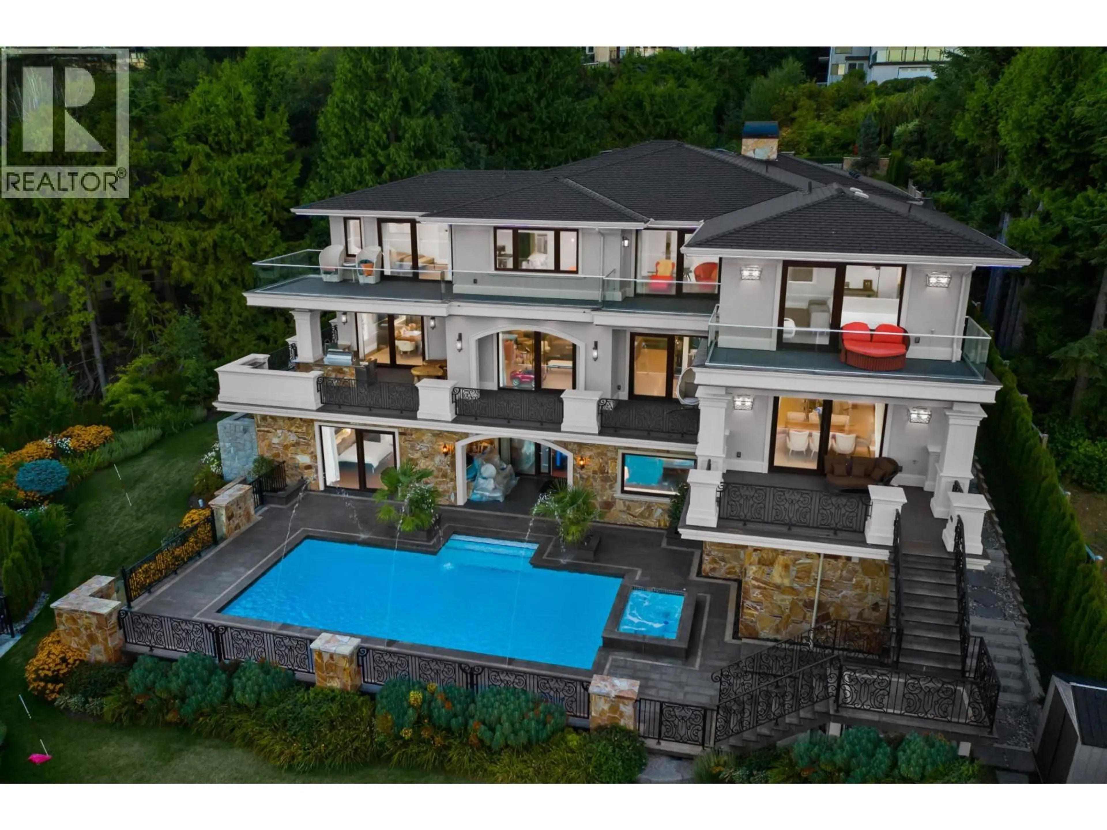 A pic from outside/outdoor area/front of a property/back of a property/a pic from drone, unknown for 1436 SANDHURST PLACE, West Vancouver British Columbia V7S2P3