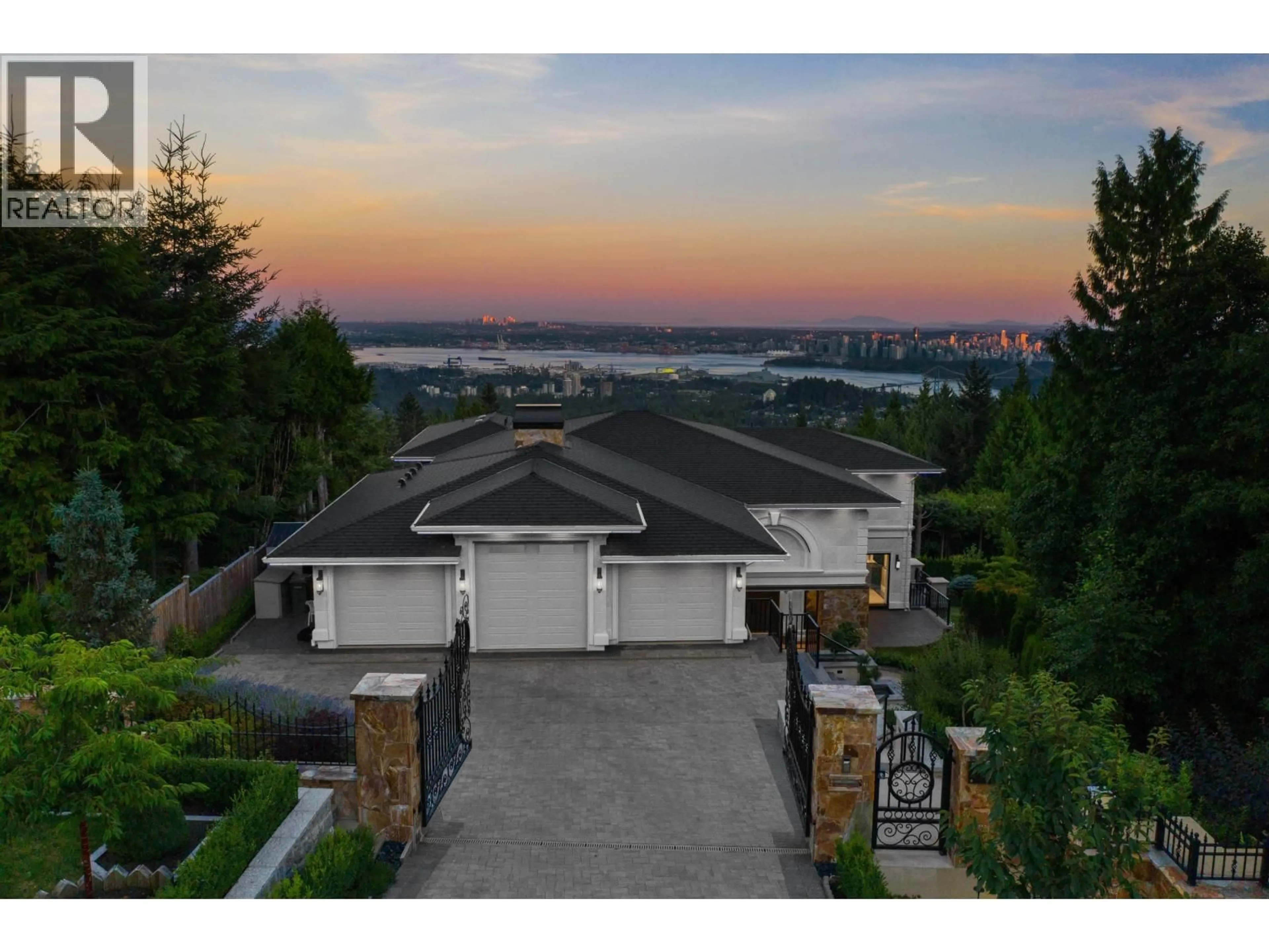 A pic from outside/outdoor area/front of a property/back of a property/a pic from drone, unknown for 1436 SANDHURST PLACE, West Vancouver British Columbia V7S2P3