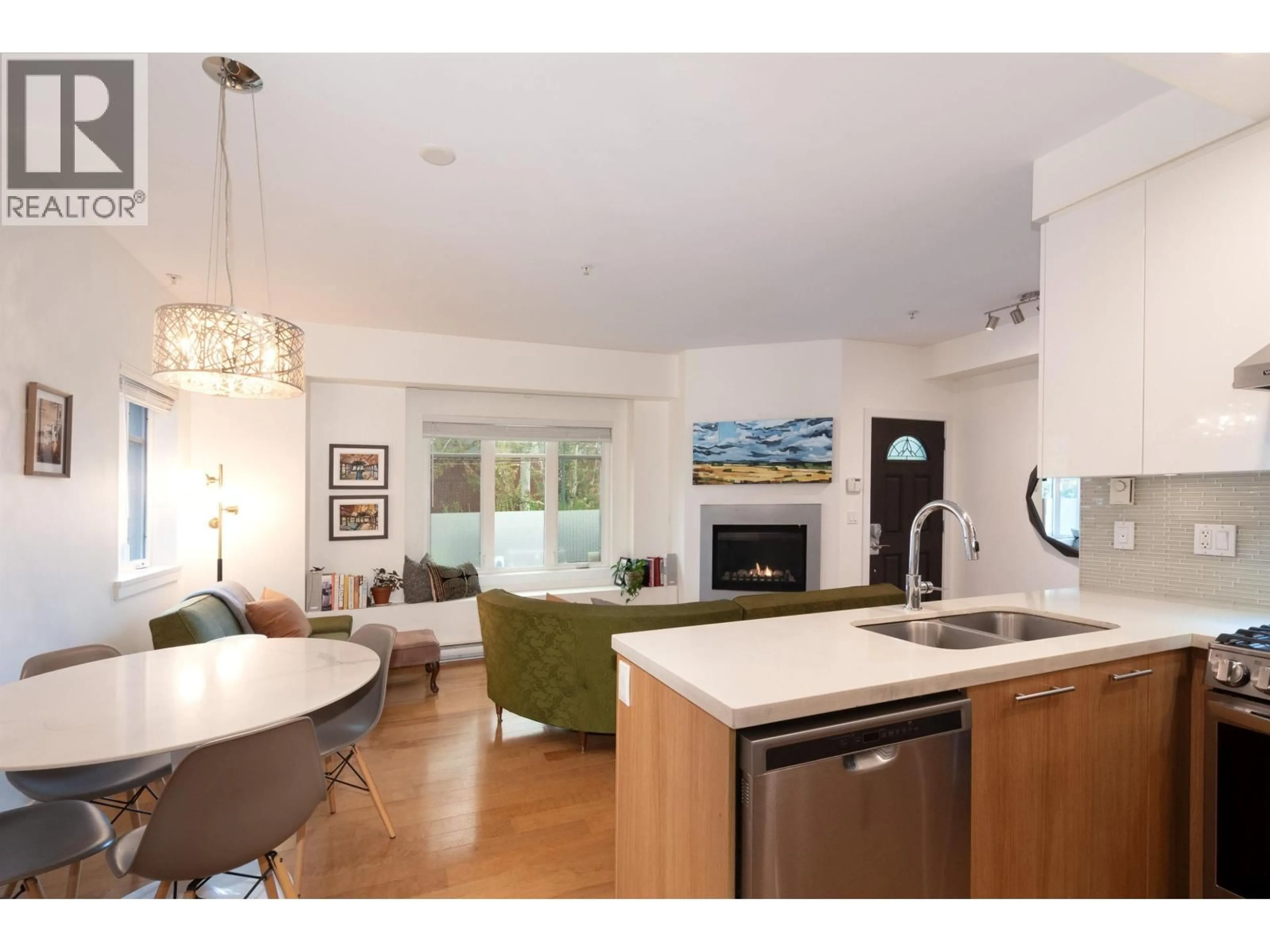 Open concept kitchen, wood/laminate floor for 468 5TH AVENUE, Vancouver British Columbia V5T1H9