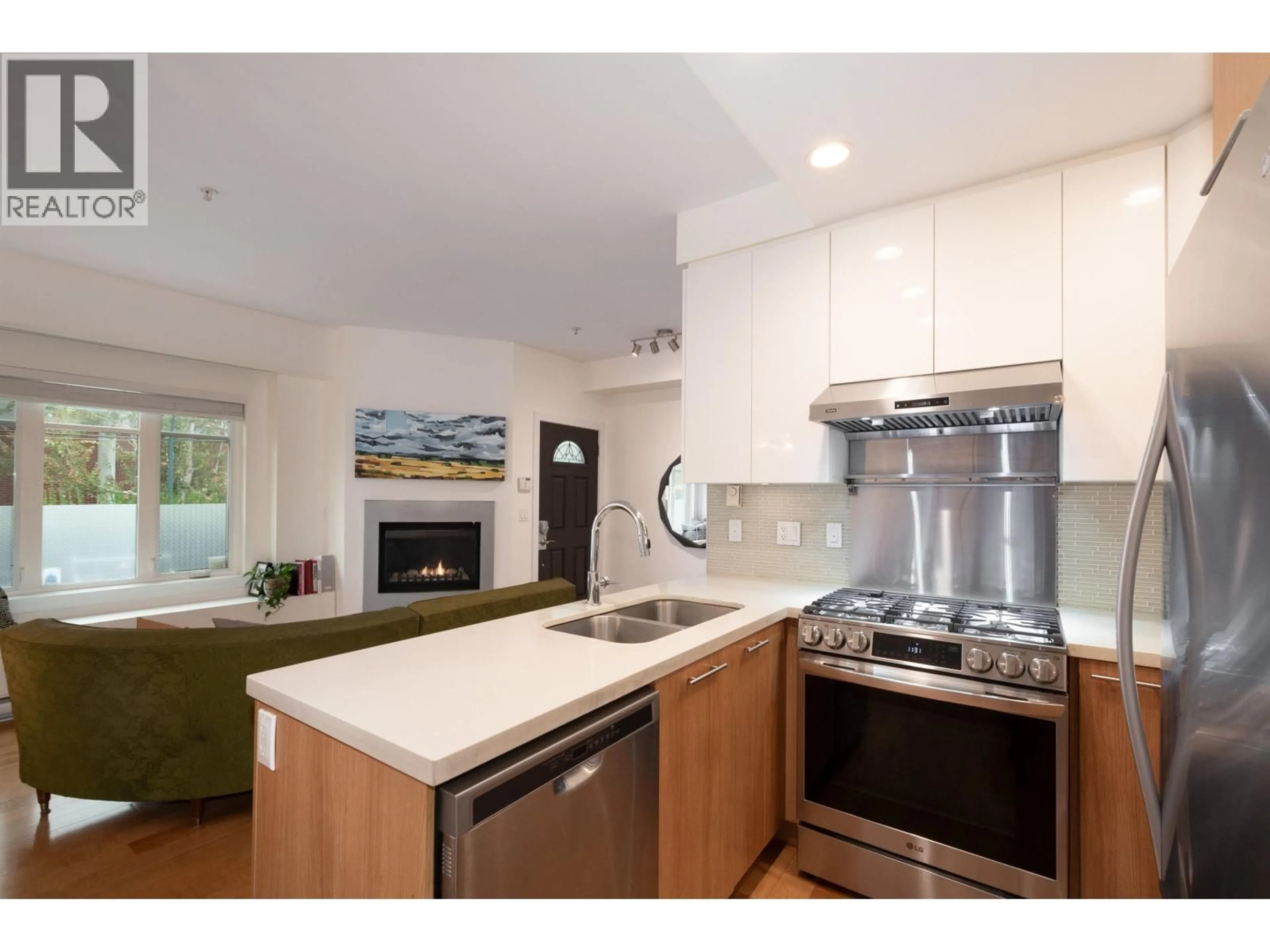 Open concept kitchen, unknown for 468 5TH AVENUE, Vancouver British Columbia V5T1H9