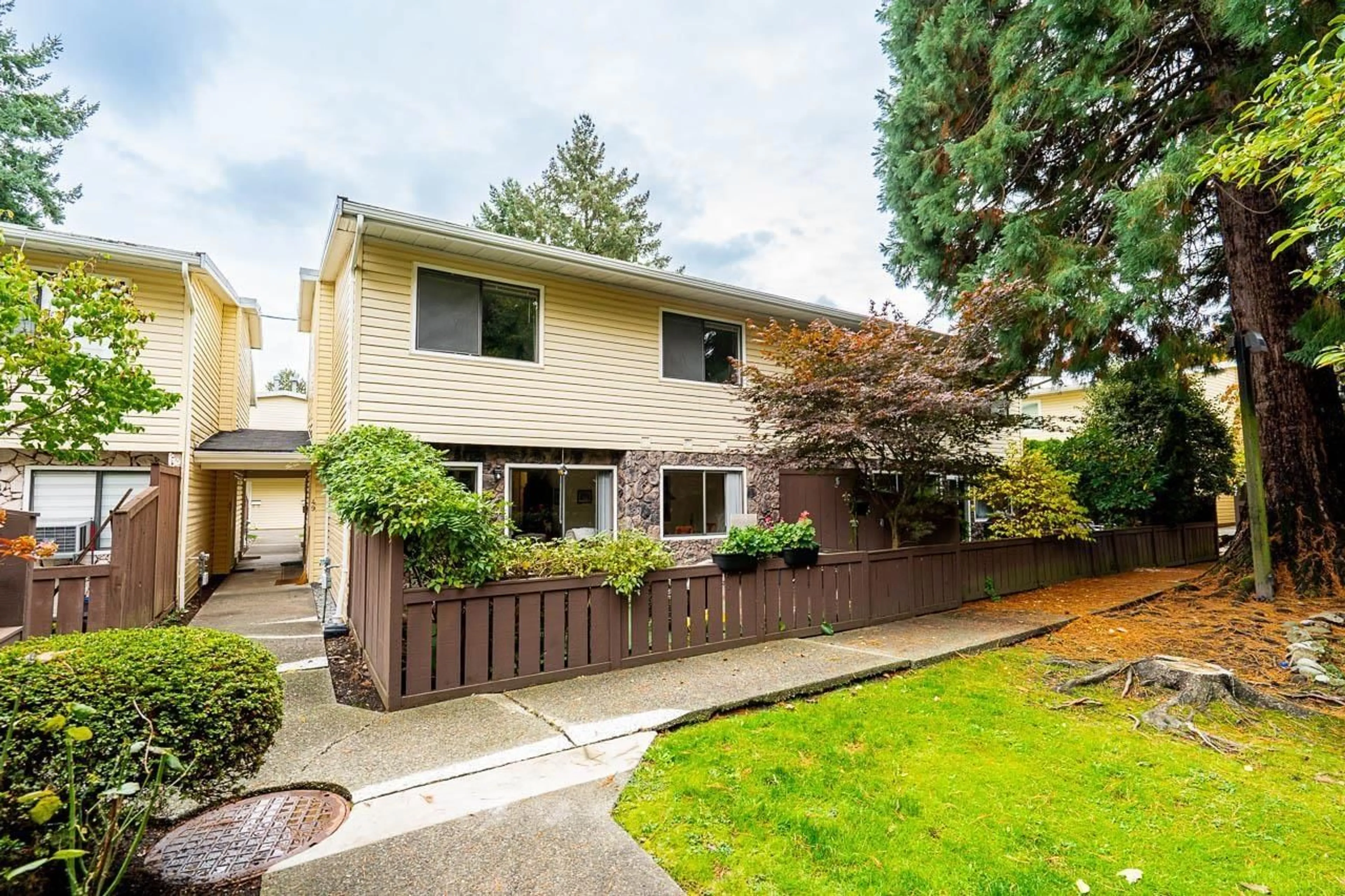 Home with vinyl exterior material, street for 49 - 9378 122, Surrey British Columbia V3V4L6