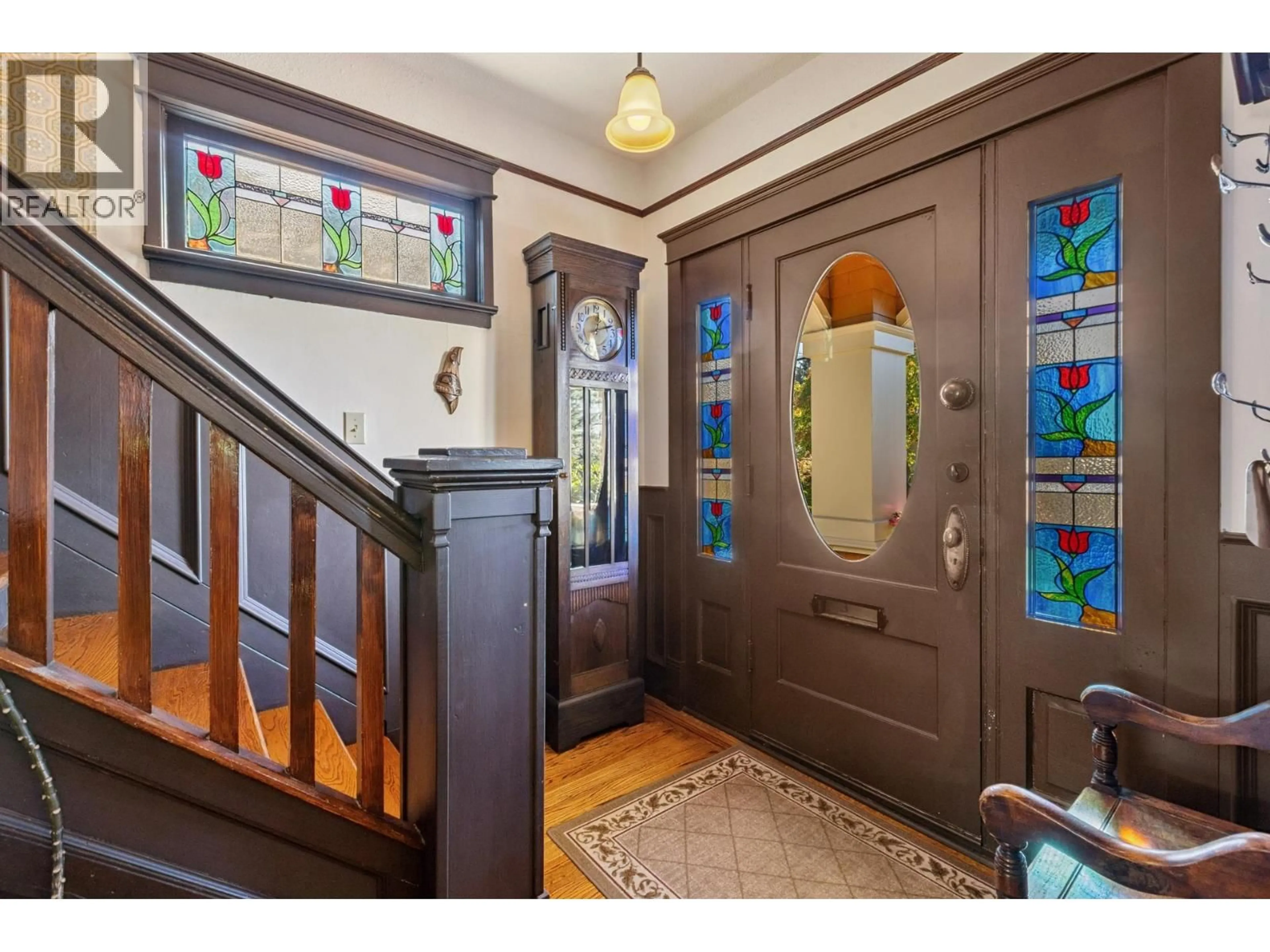 Indoor entryway for 234 WINDSOR ROAD, North Vancouver British Columbia V7N2N1