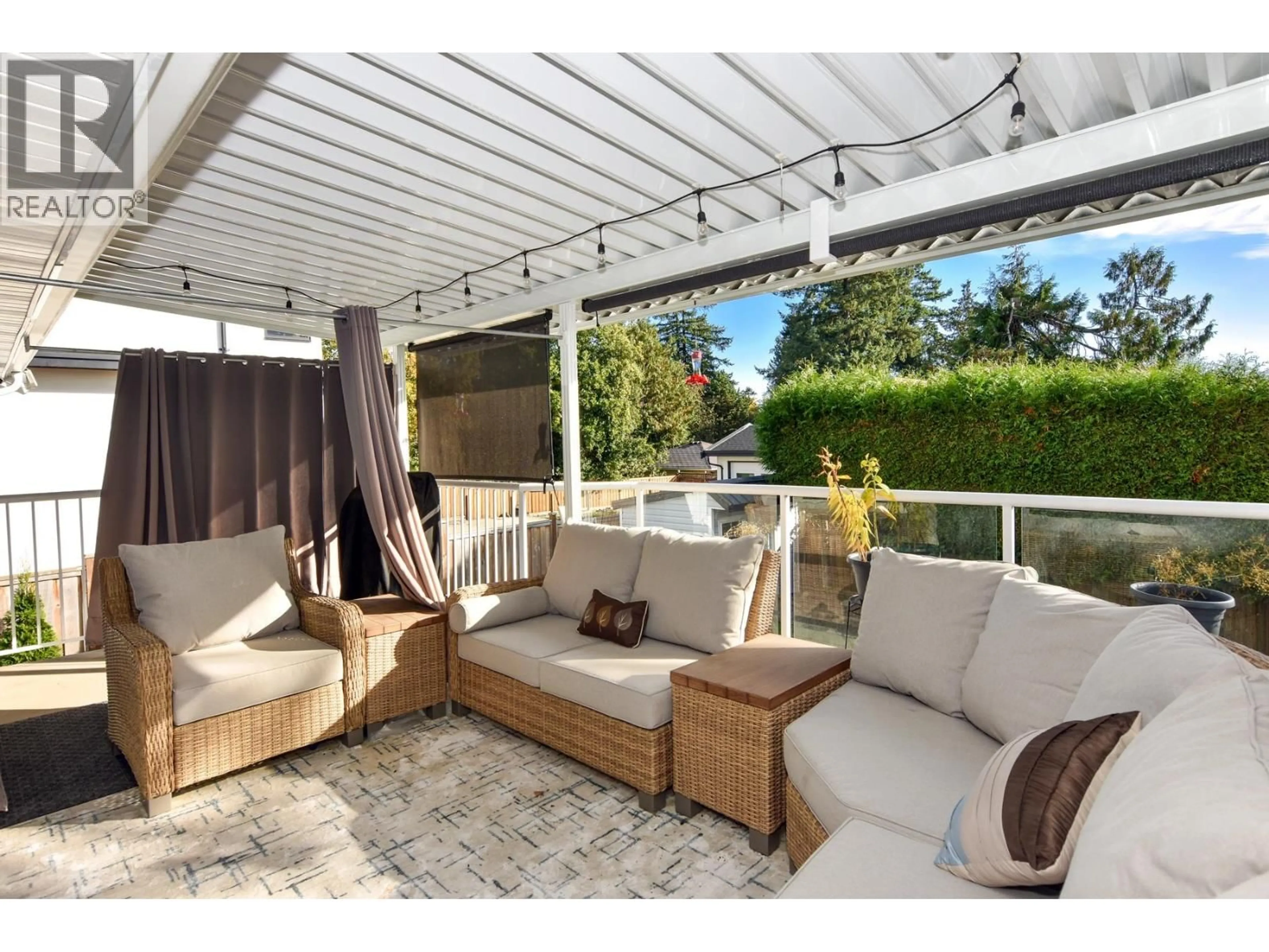 Patio, street for 4222 VICTORY STREET, Burnaby British Columbia V5J1P7