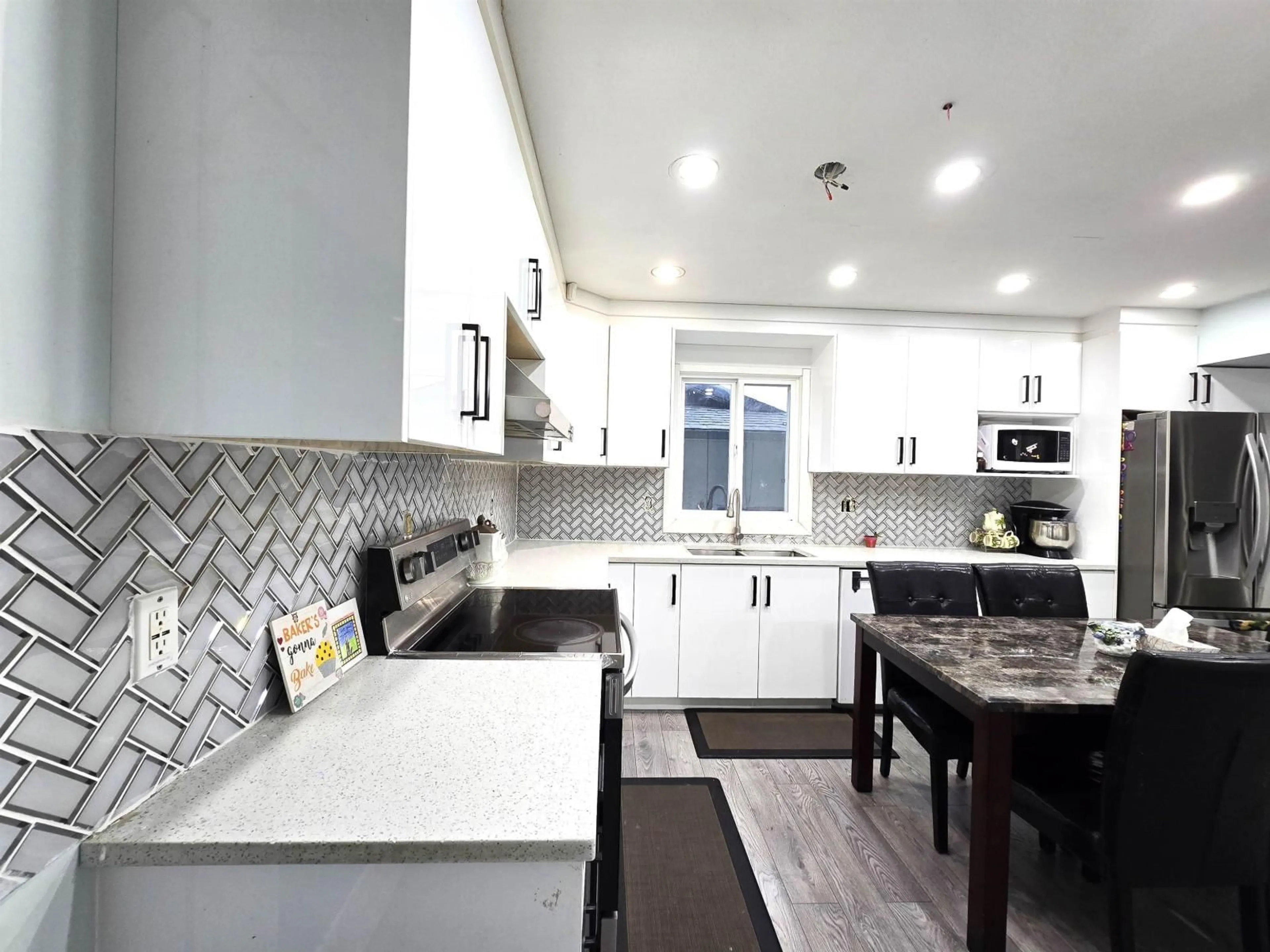 Contemporary kitchen, ceramic/tile floor for 32362 ADAIR, Abbotsford British Columbia V2T4L5