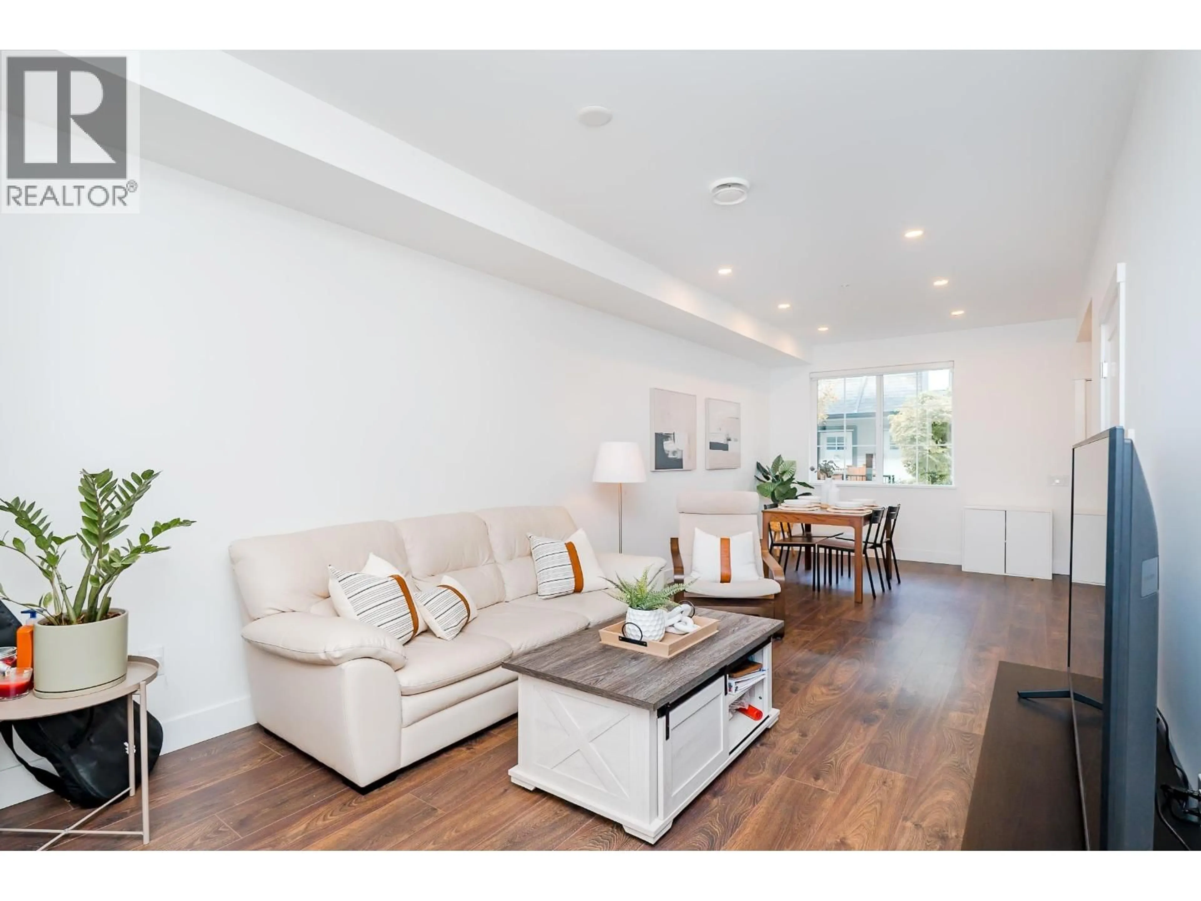 Living room with furniture, wood/laminate floor for 25 - 8888 SPIRES ROAD, Richmond British Columbia V6Y0L9
