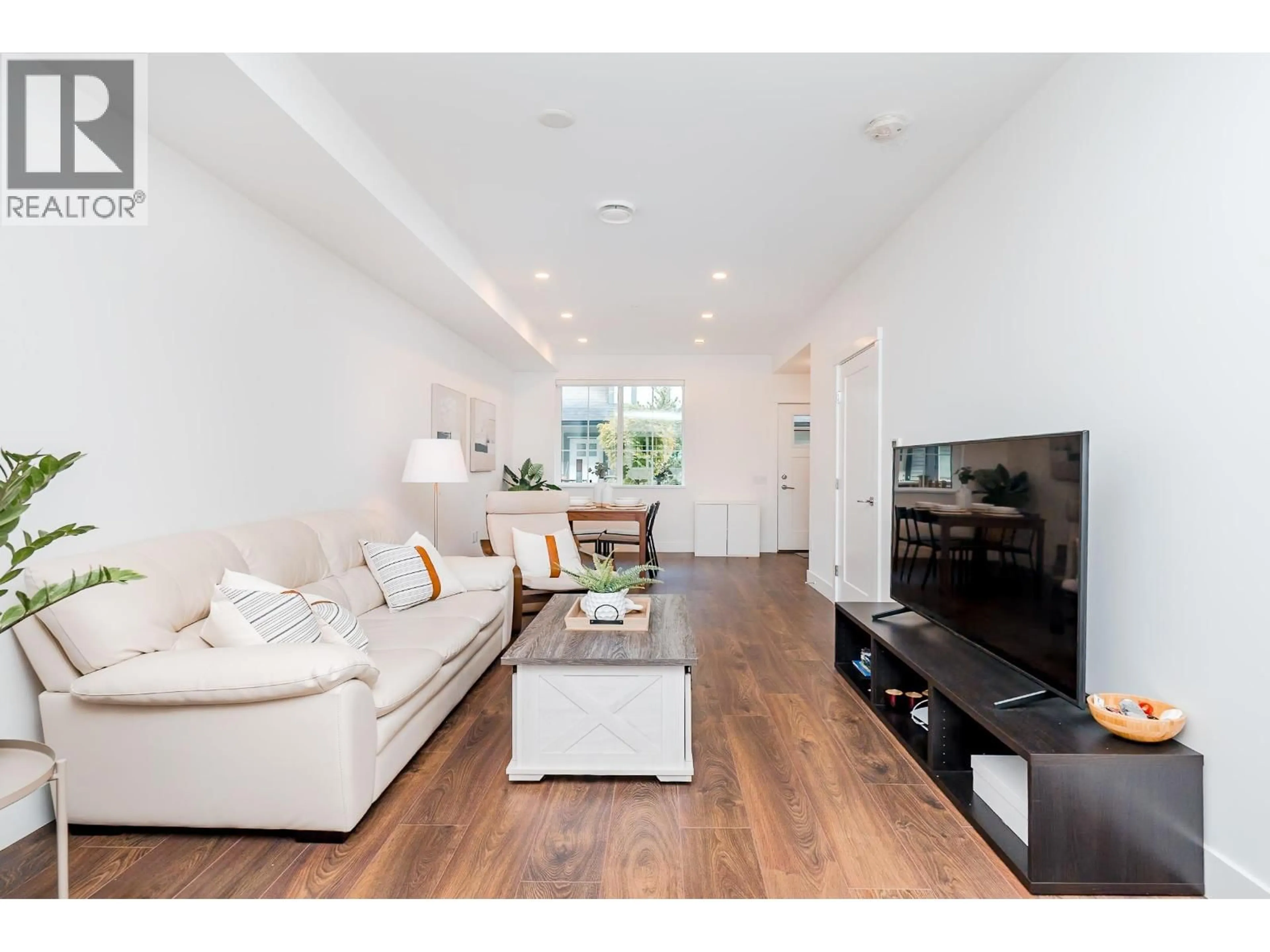 Living room with furniture, wood/laminate floor for 25 - 8888 SPIRES ROAD, Richmond British Columbia V6Y0L9