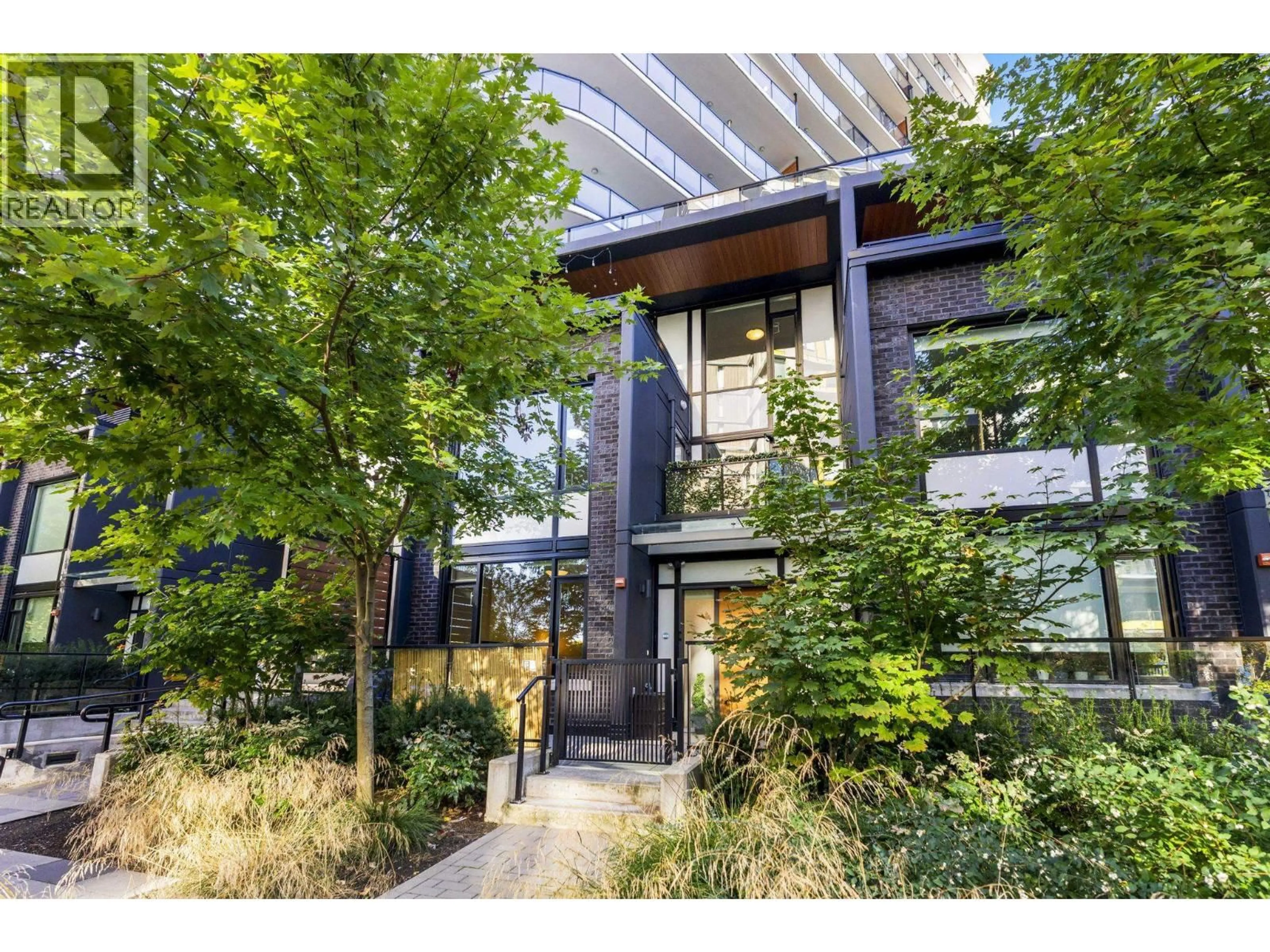 Indoor foyer for 111 - 8761 UNIVERSITY CRESCENT, Burnaby British Columbia V5A0G3
