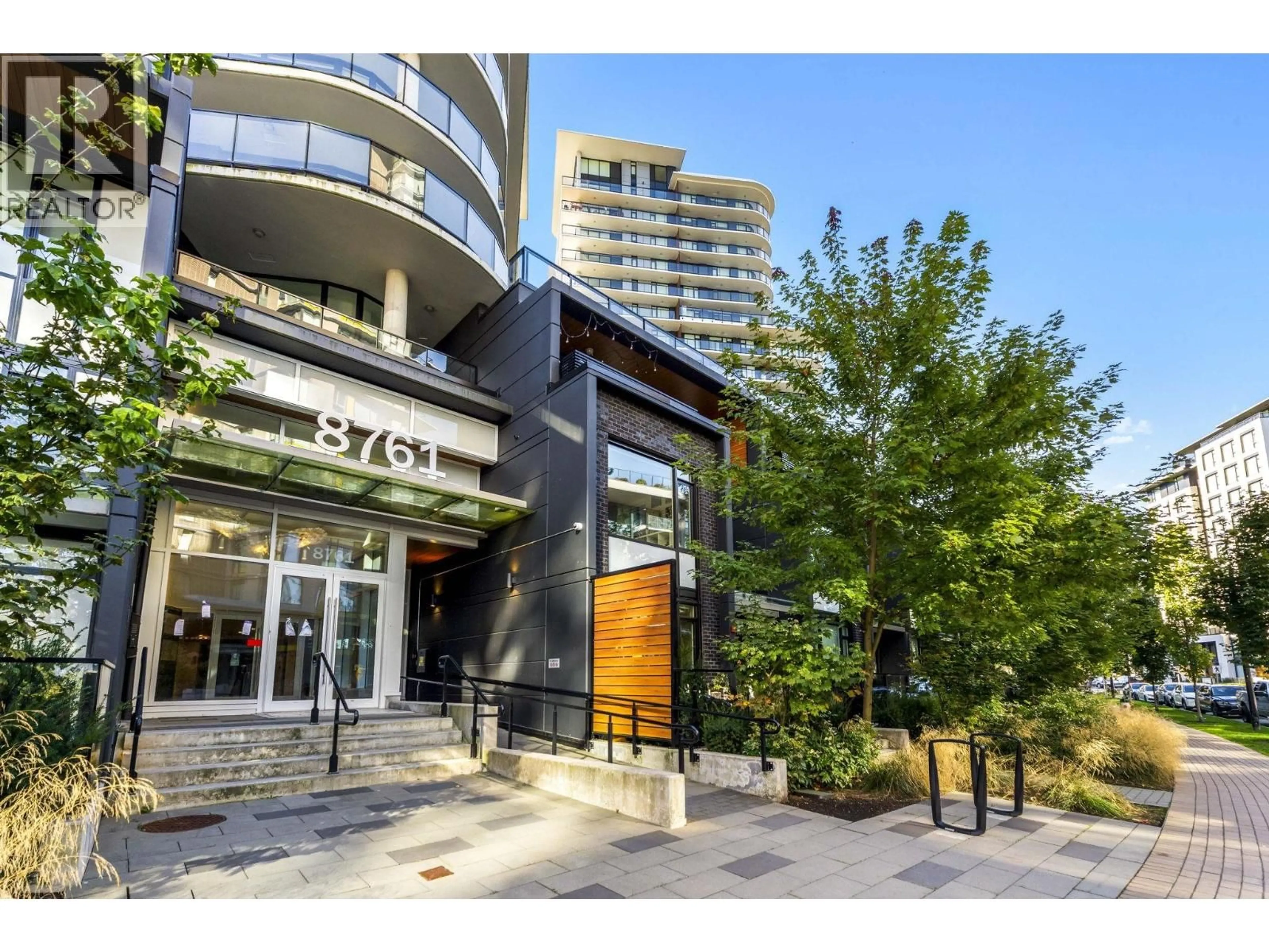 Indoor foyer for 111 - 8761 UNIVERSITY CRESCENT, Burnaby British Columbia V5A0G3