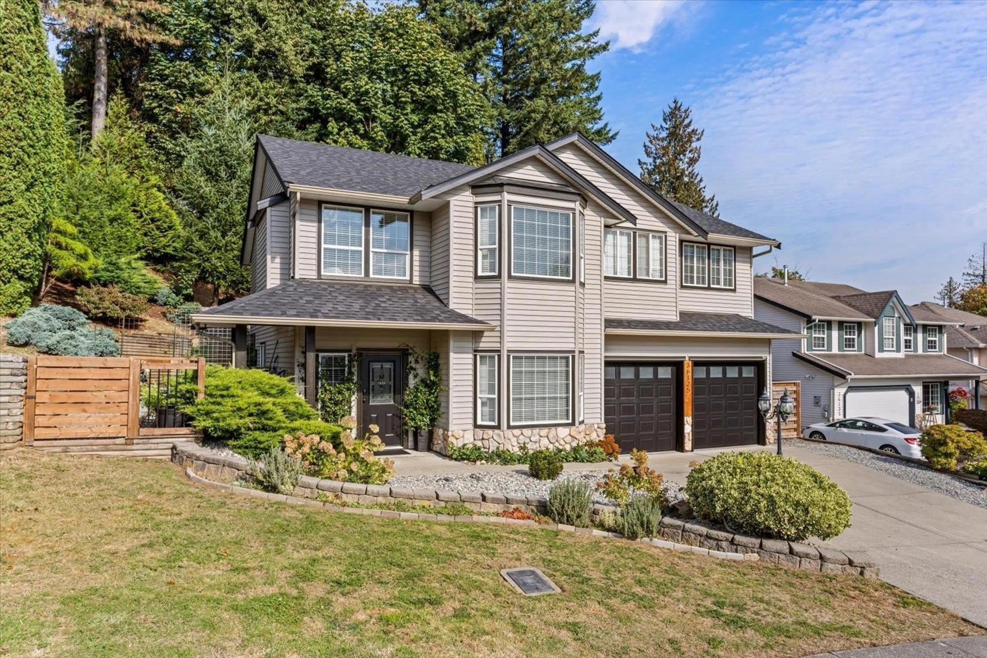 Home with vinyl exterior material, street for 36125 MARSHALL, Abbotsford British Columbia V3G2W9