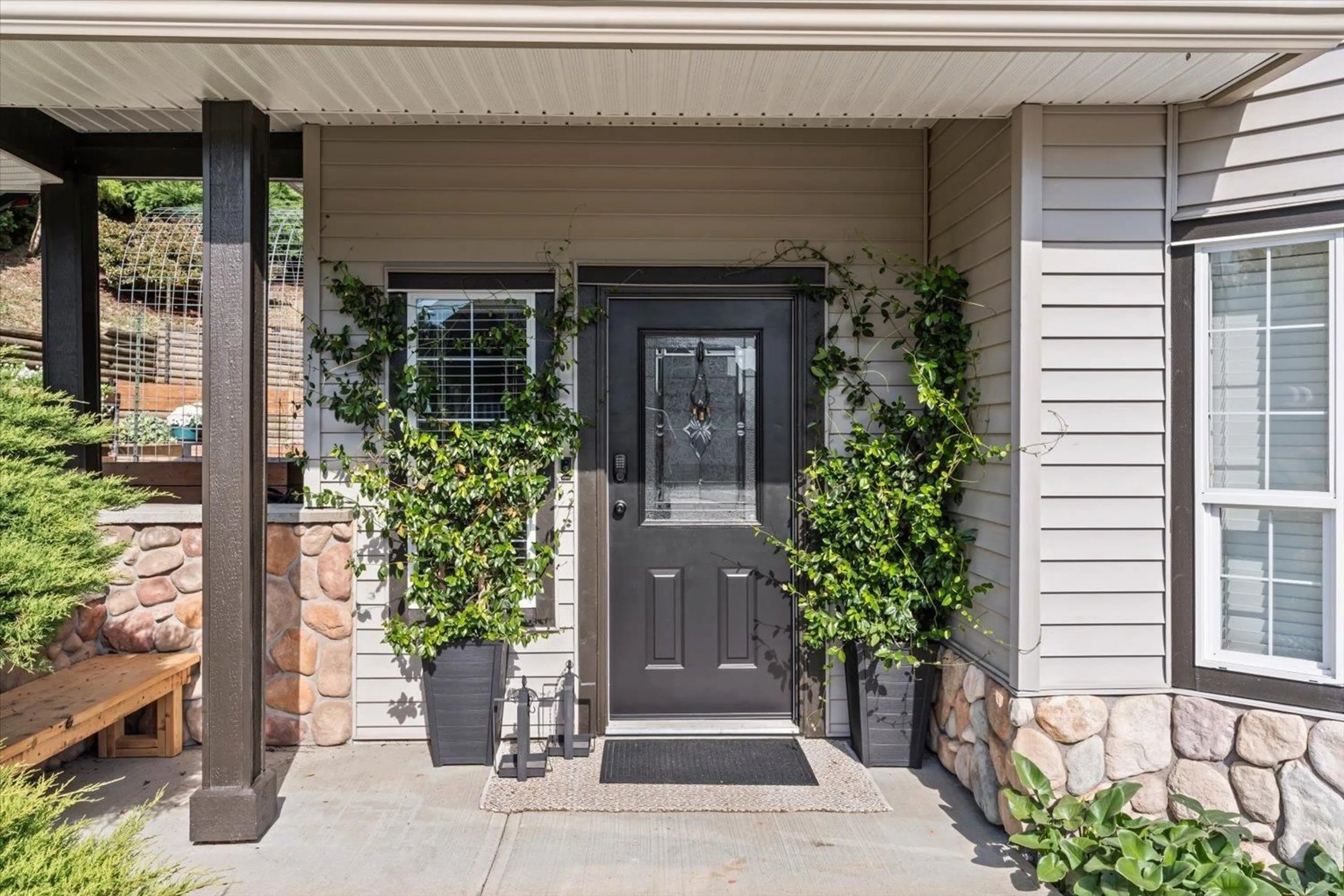 Indoor entryway for 36125 MARSHALL, Abbotsford British Columbia V3G2W9