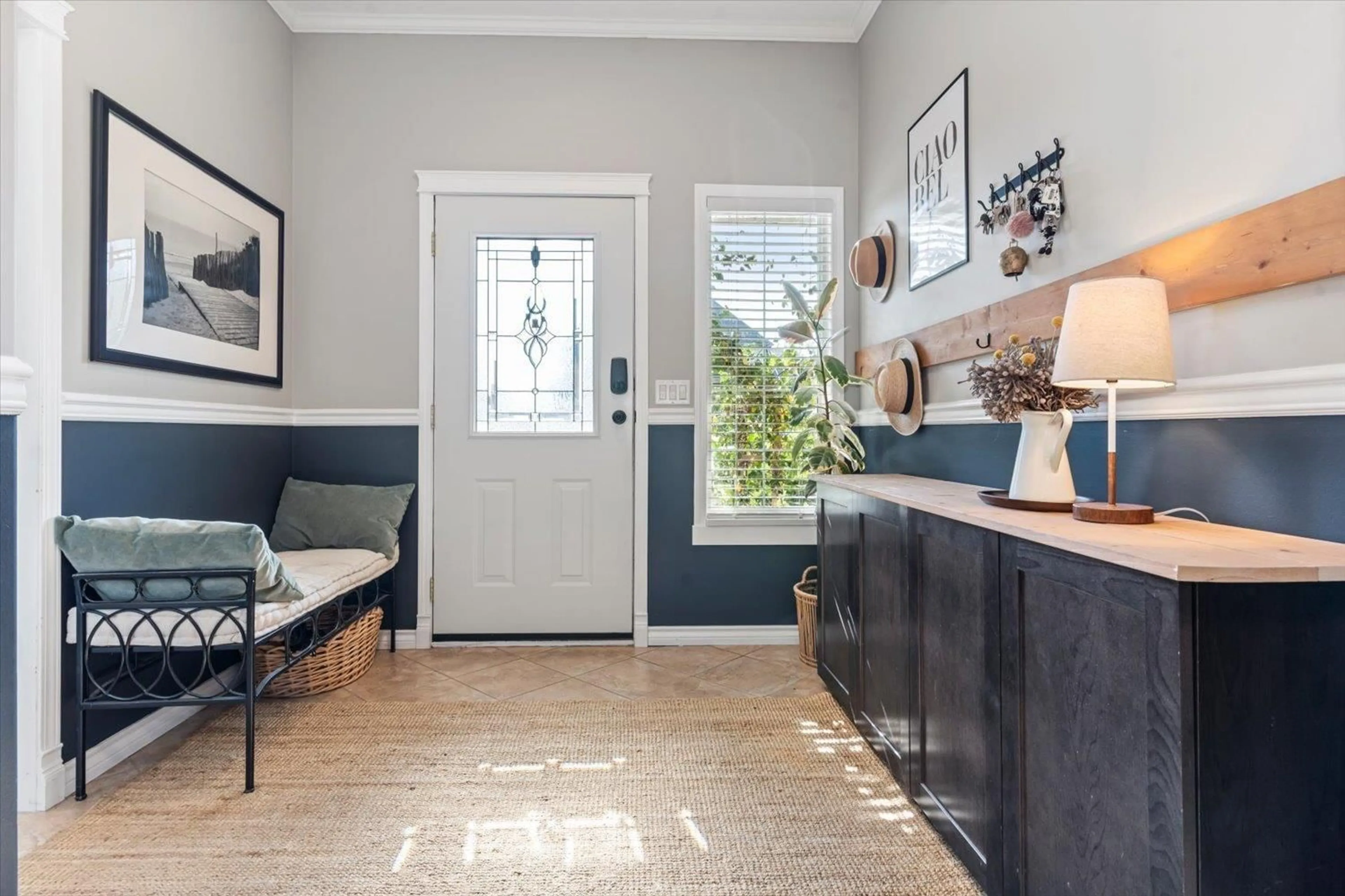 Indoor entryway for 36125 MARSHALL, Abbotsford British Columbia V3G2W9