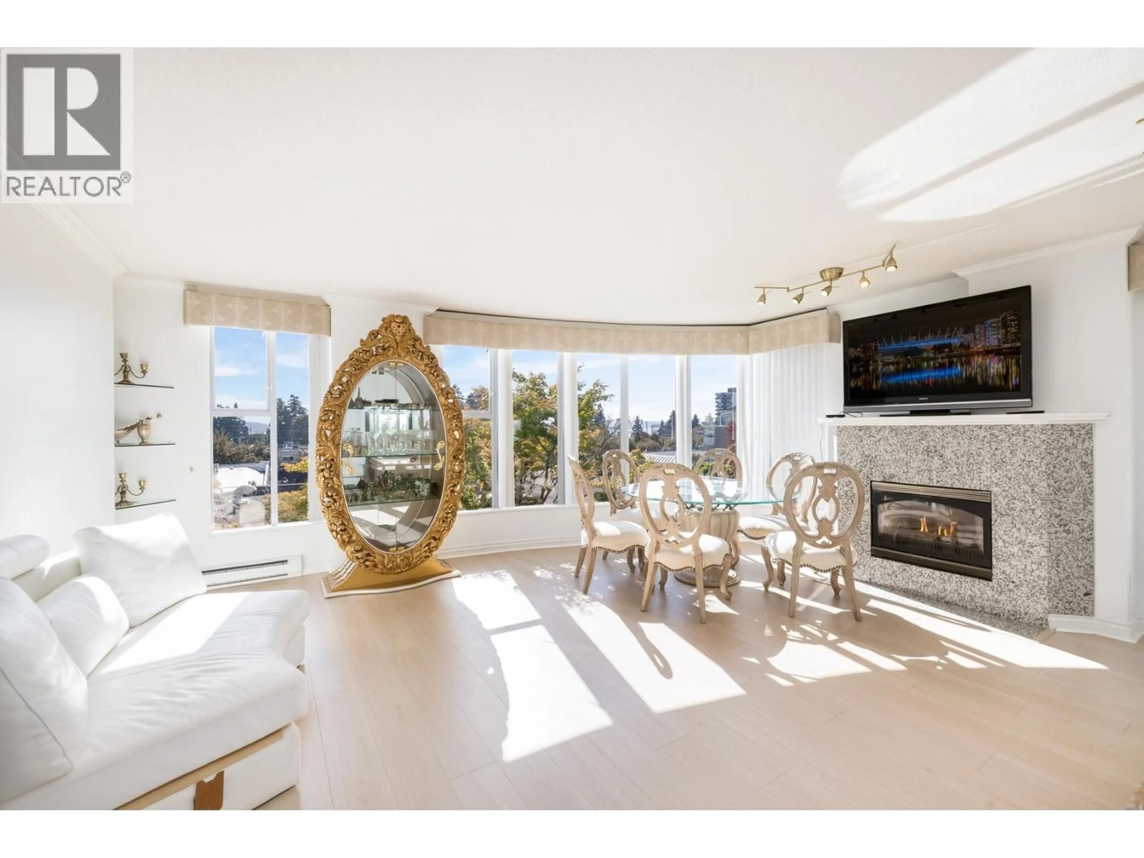 Unknown for 201 - 588 16TH STREET, West Vancouver British Columbia V7T1A7