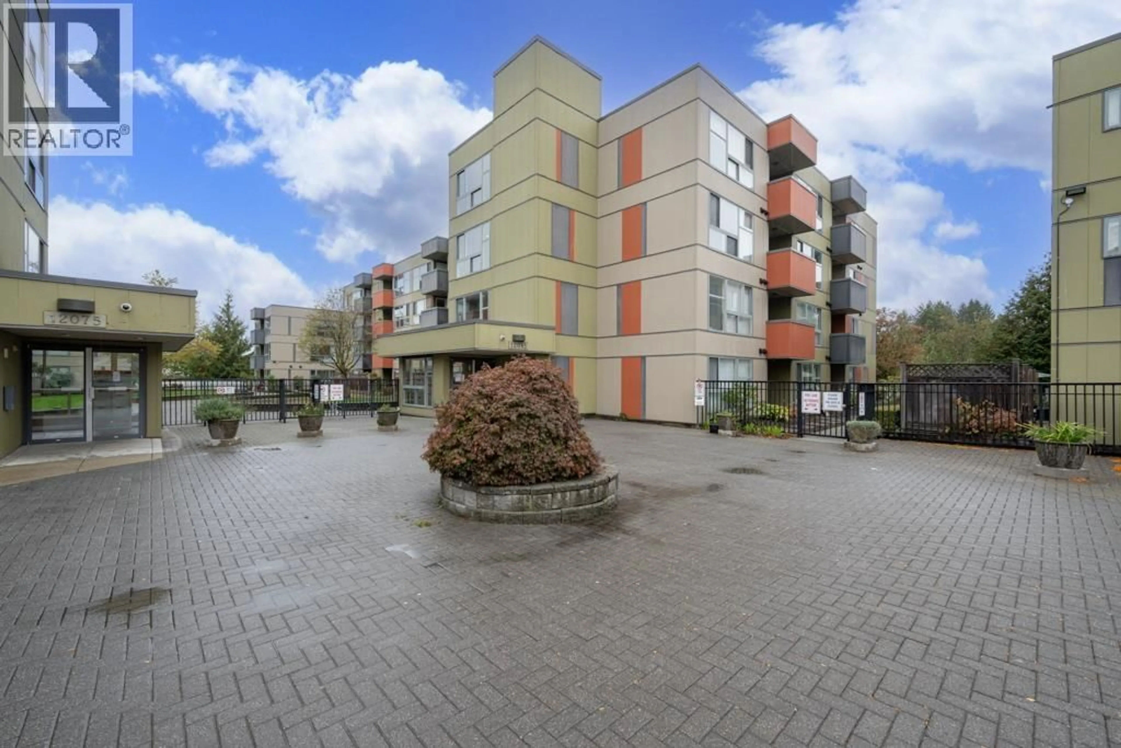 Patio, building for 225 - 12085 228 STREET, Maple Ridge British Columbia V2X6M2