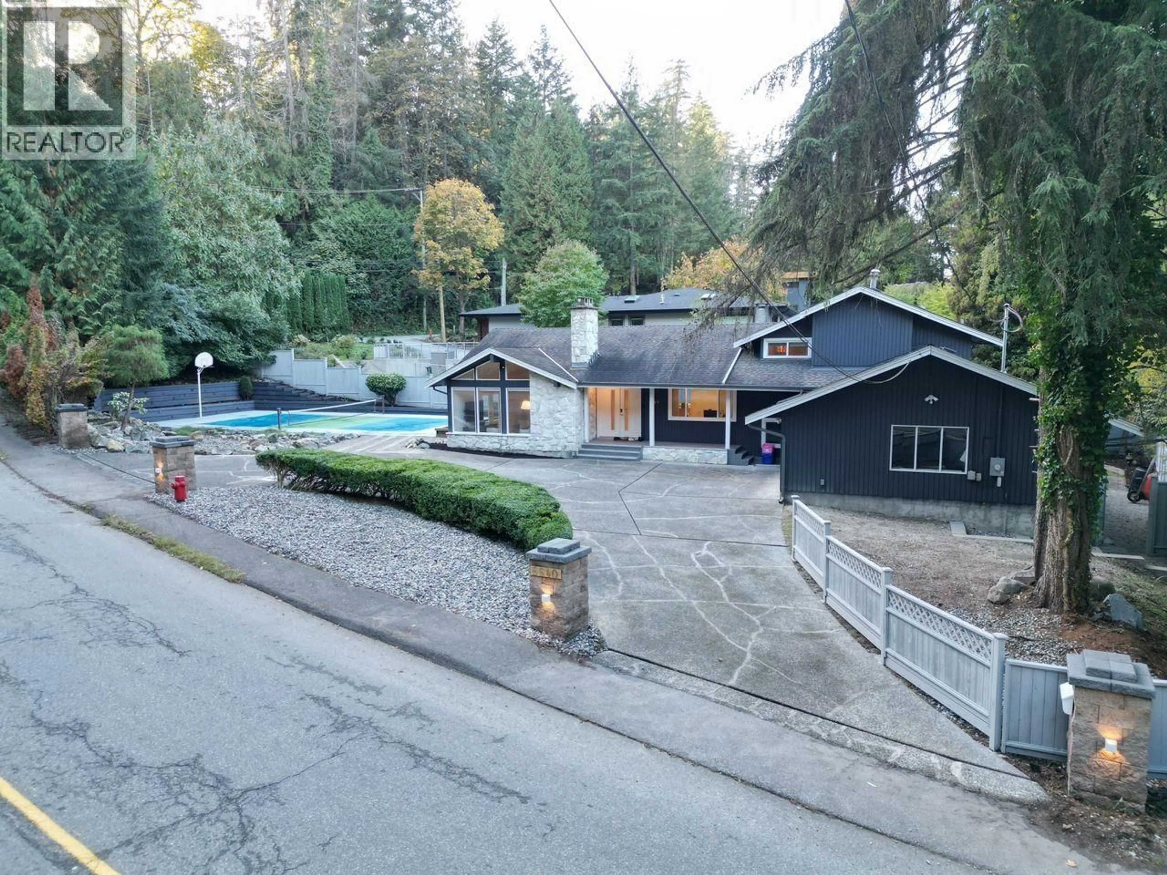A pic from outside/outdoor area/front of a property/back of a property/a pic from drone, street for 5540 MARINE DRIVE, West Vancouver British Columbia V7W2R5