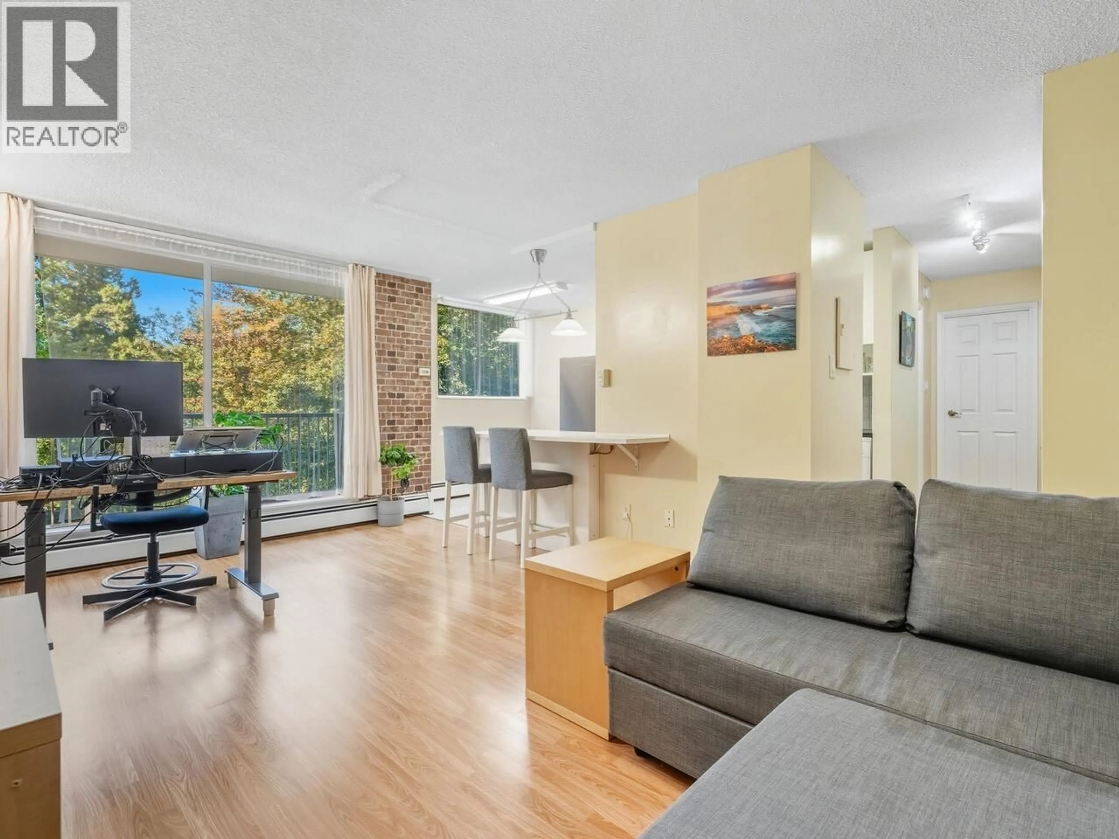 Living room with furniture, wood/laminate floor for 503 - 320 ROYAL AVENUE, New Westminster British Columbia V3L5C6