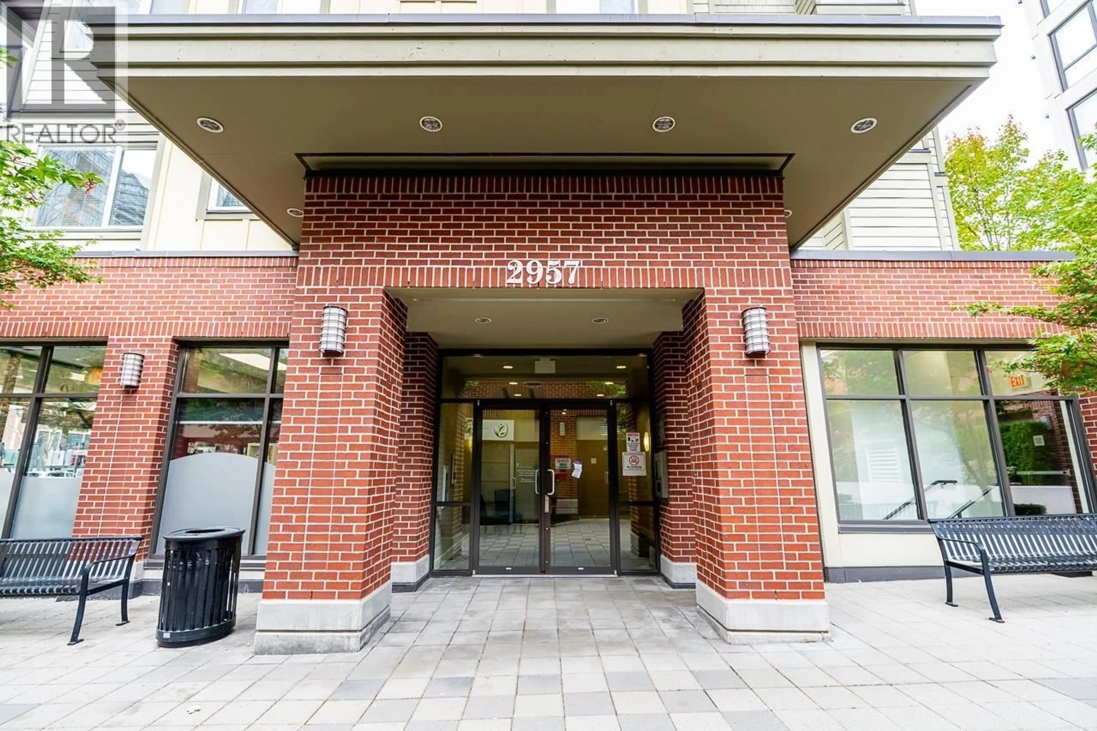Indoor foyer for 402 - 2957 GLEN DRIVE, Coquitlam British Columbia V3B0B5