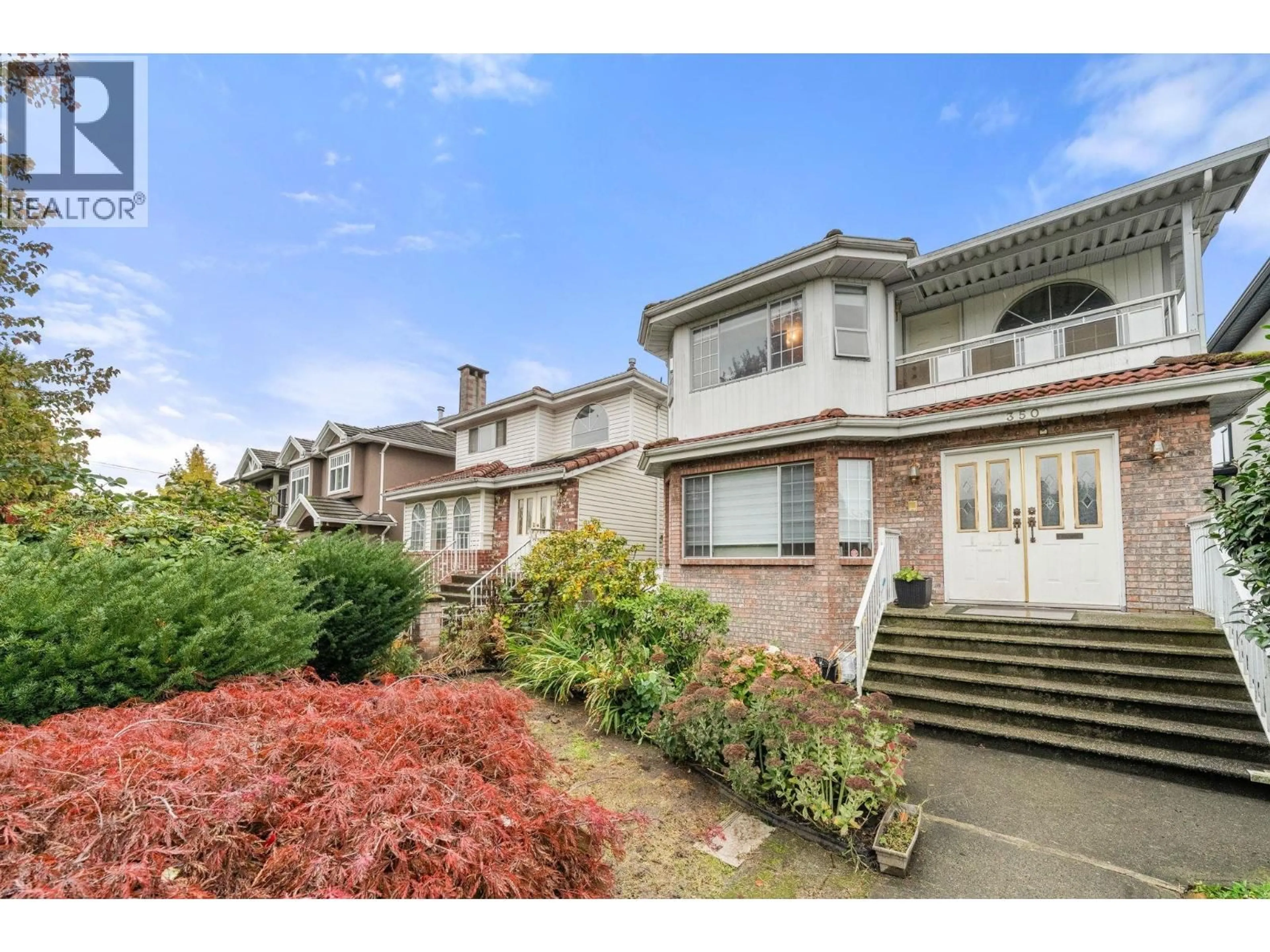 A pic from outside/outdoor area/front of a property/back of a property/a pic from drone, street for 350 50TH AVENUE, Vancouver British Columbia V5X1A8