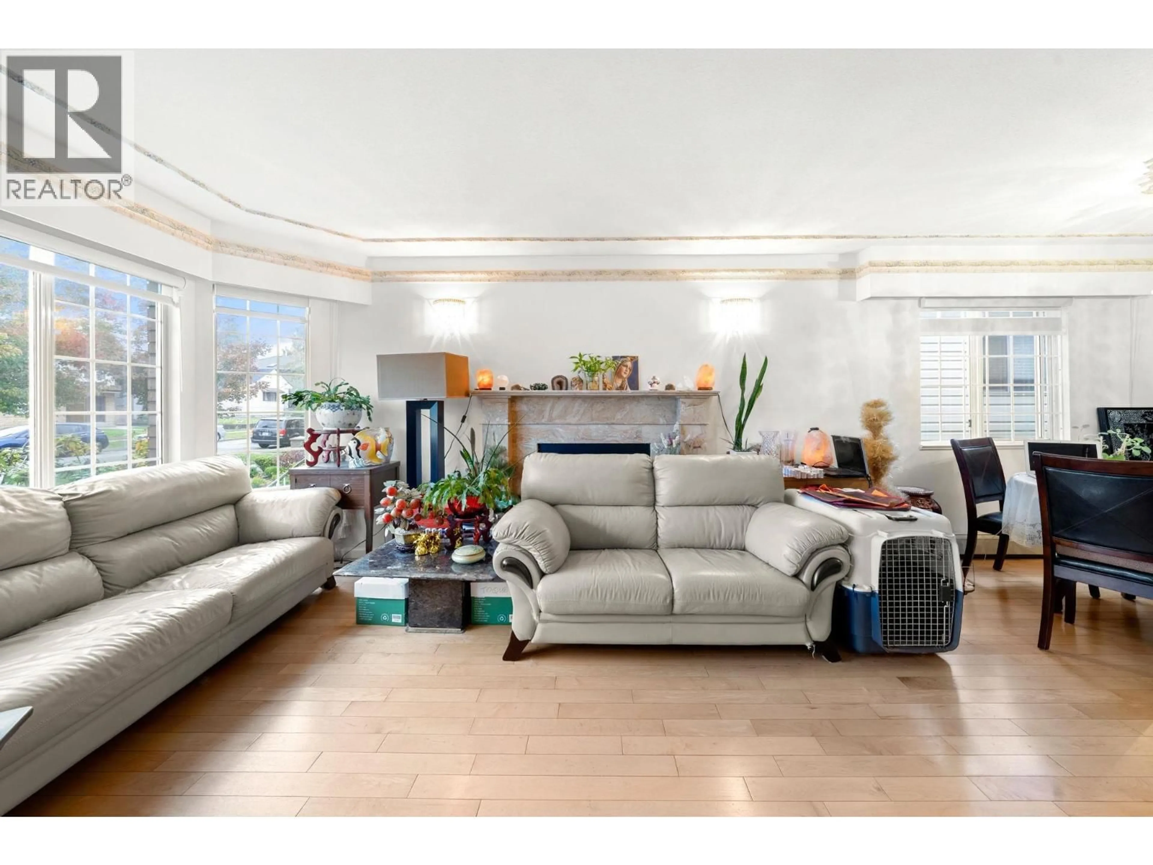 Living room with furniture, unknown for 350 50TH AVENUE, Vancouver British Columbia V5X1A8