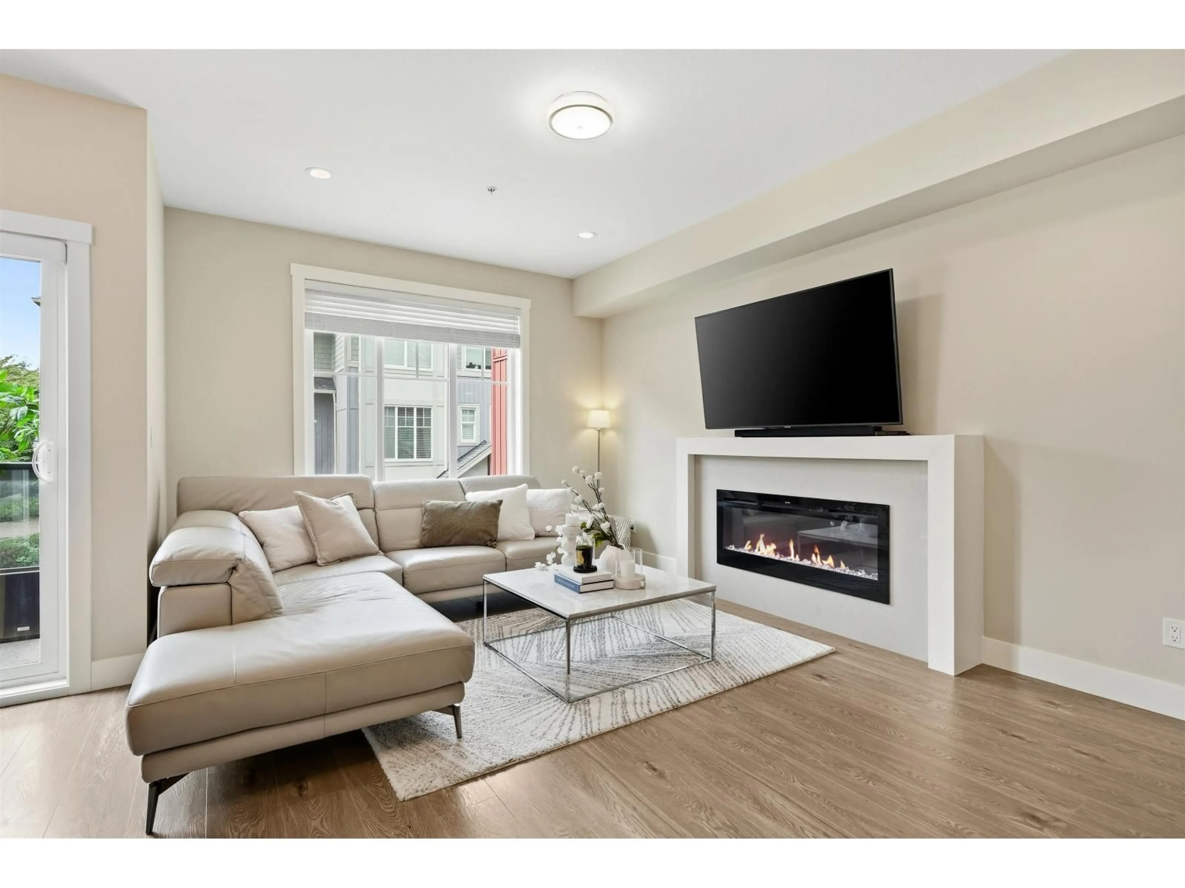 Living room with furniture, unknown for 85 - 20498 82, Langley British Columbia V2Y0V1