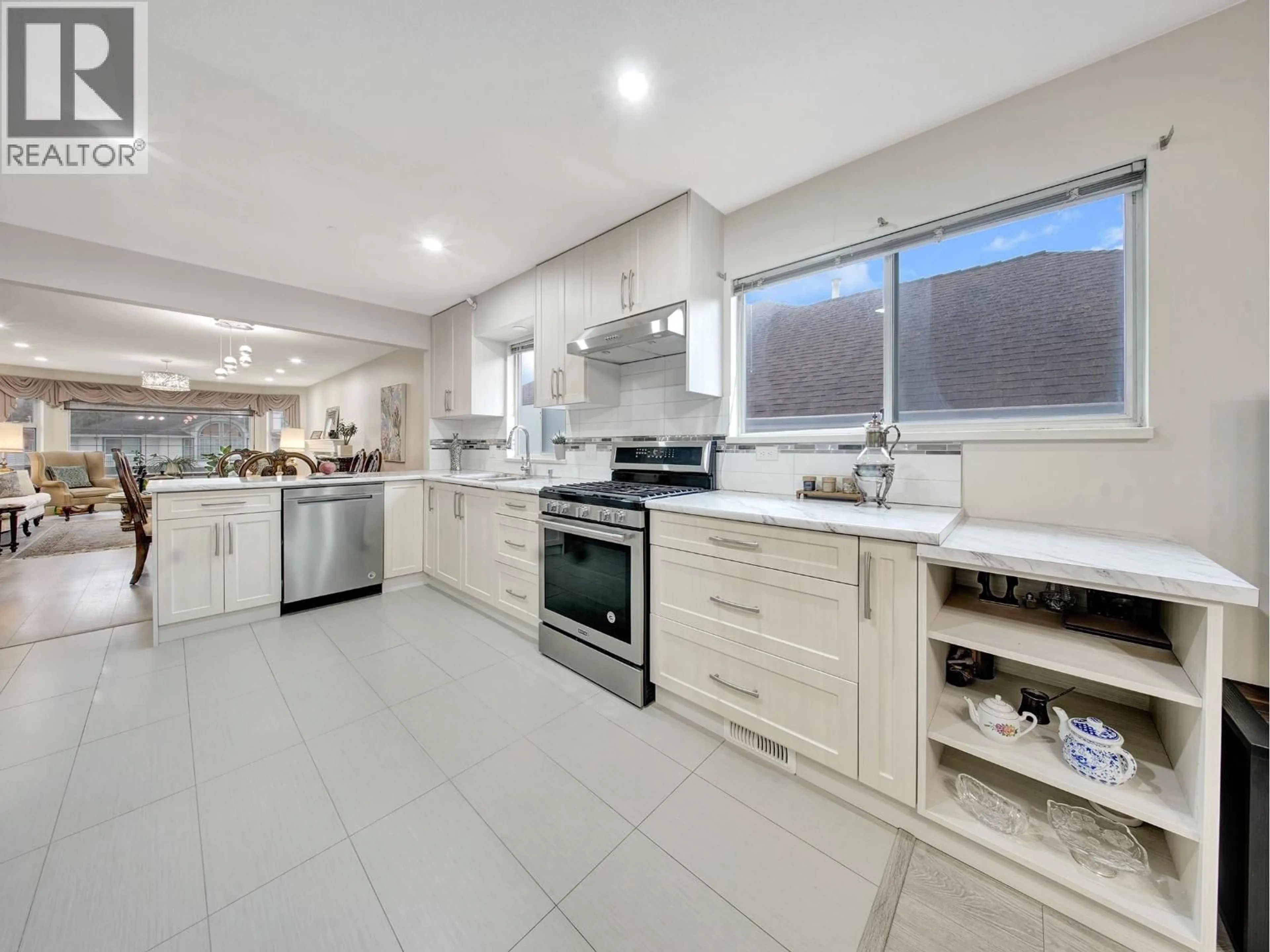 Open concept kitchen, ceramic/tile floor for 3747 ULSTER STREET, Port Coquitlam British Columbia V3B7H1