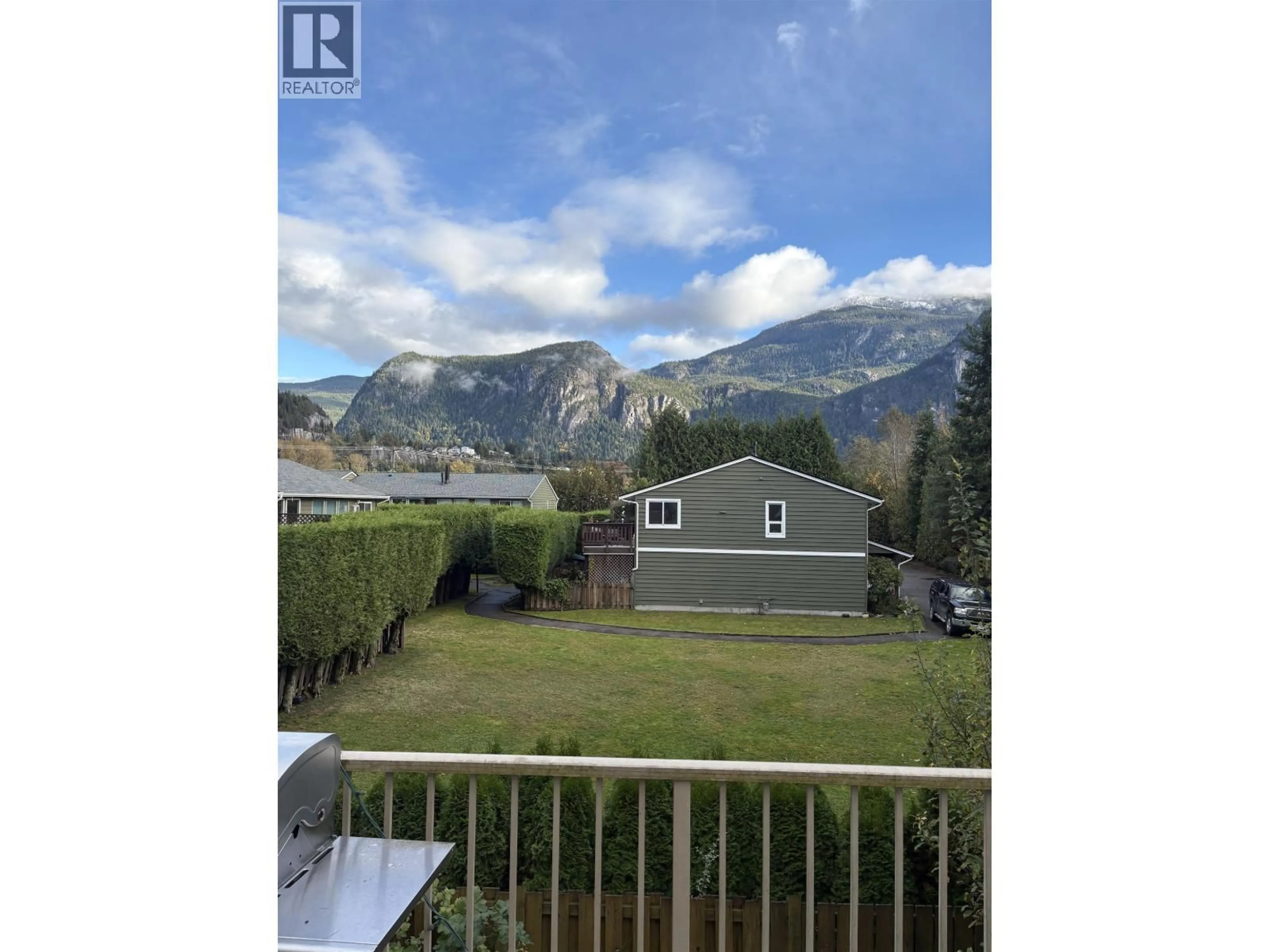 A pic from outside/outdoor area/front of a property/back of a property/a pic from drone, mountain view for 19 - 1188 WILSON CRESCENT, Squamish British Columbia V8B0B4