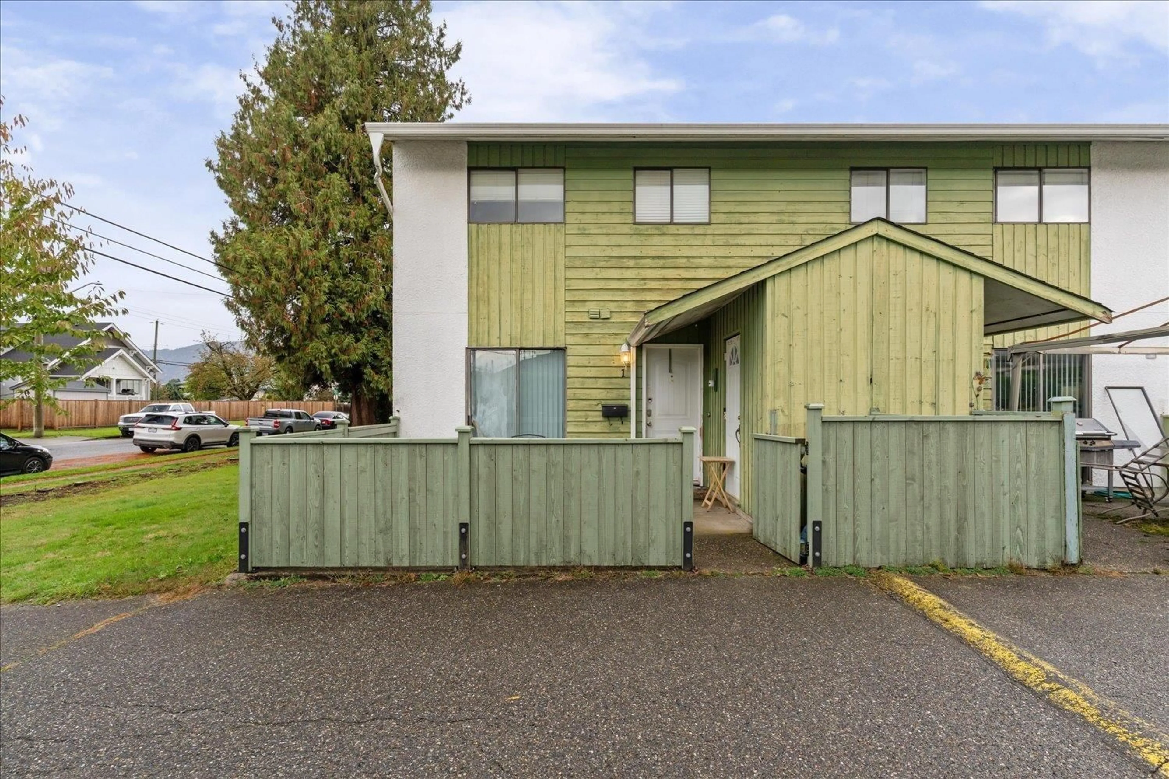 A pic from outside/outdoor area/front of a property/back of a property/a pic from drone, street for 1 - 9342 HAZEL STREET, Chilliwack British Columbia V2P5N2