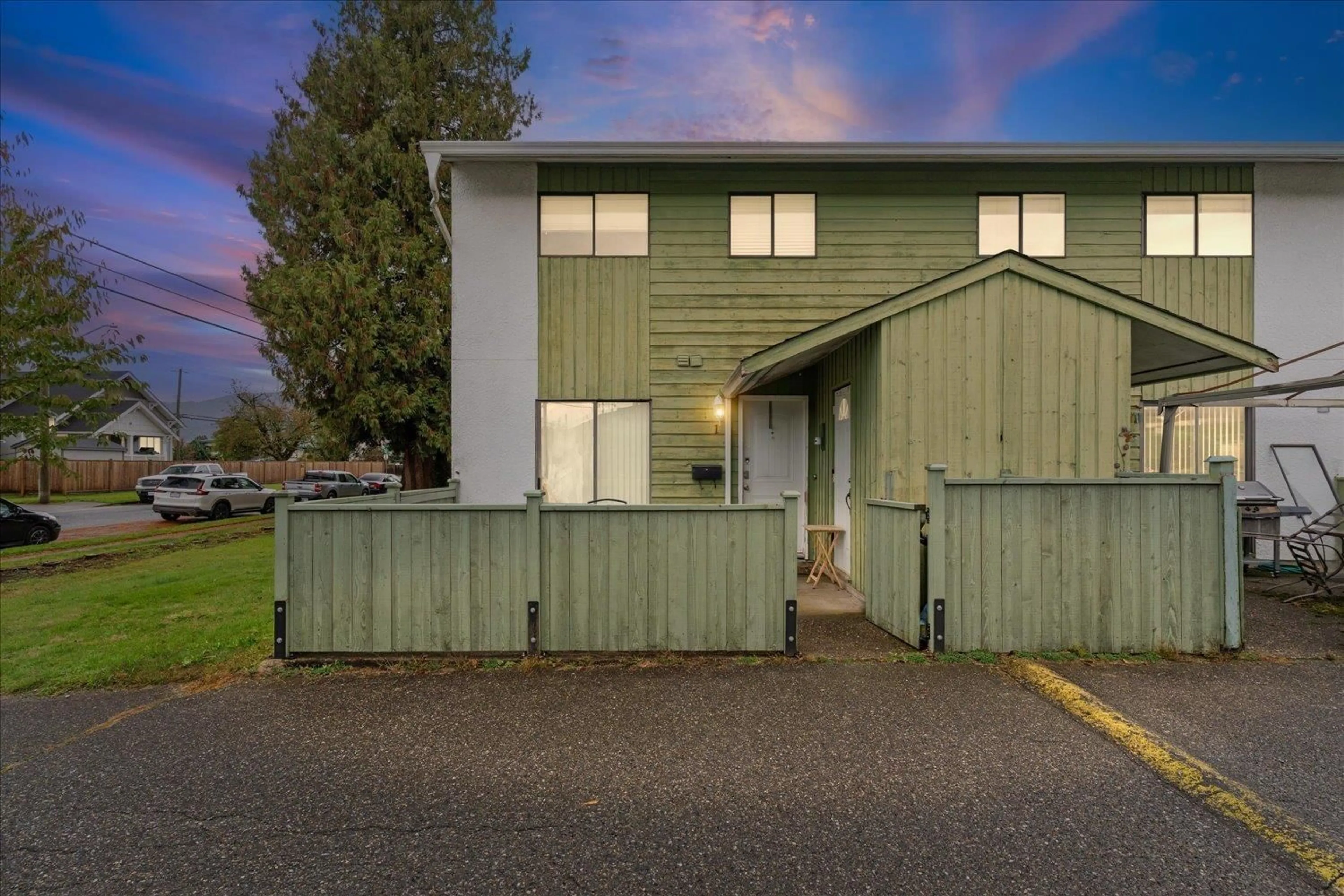 A pic from outside/outdoor area/front of a property/back of a property/a pic from drone, building for 1 - 9342 HAZEL STREET, Chilliwack British Columbia V2P5N2