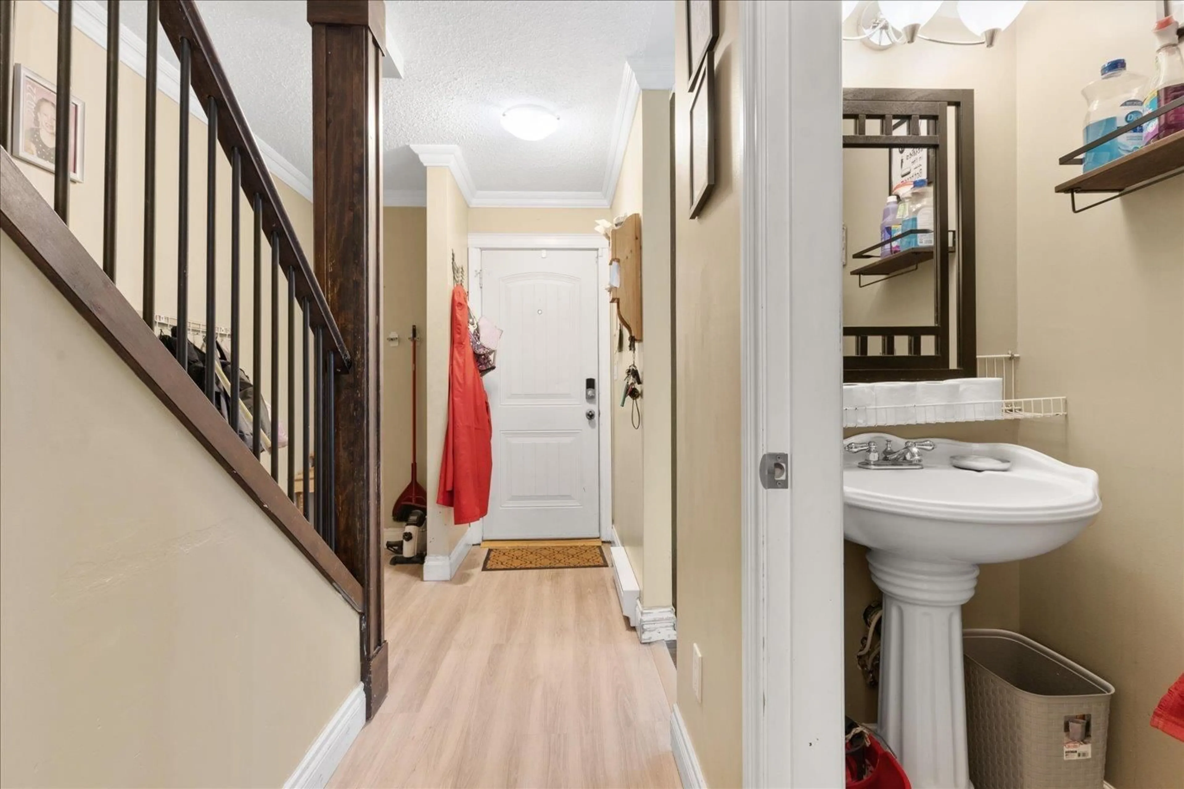 Indoor entryway for 1 - 9342 HAZEL STREET, Chilliwack British Columbia V2P5N2