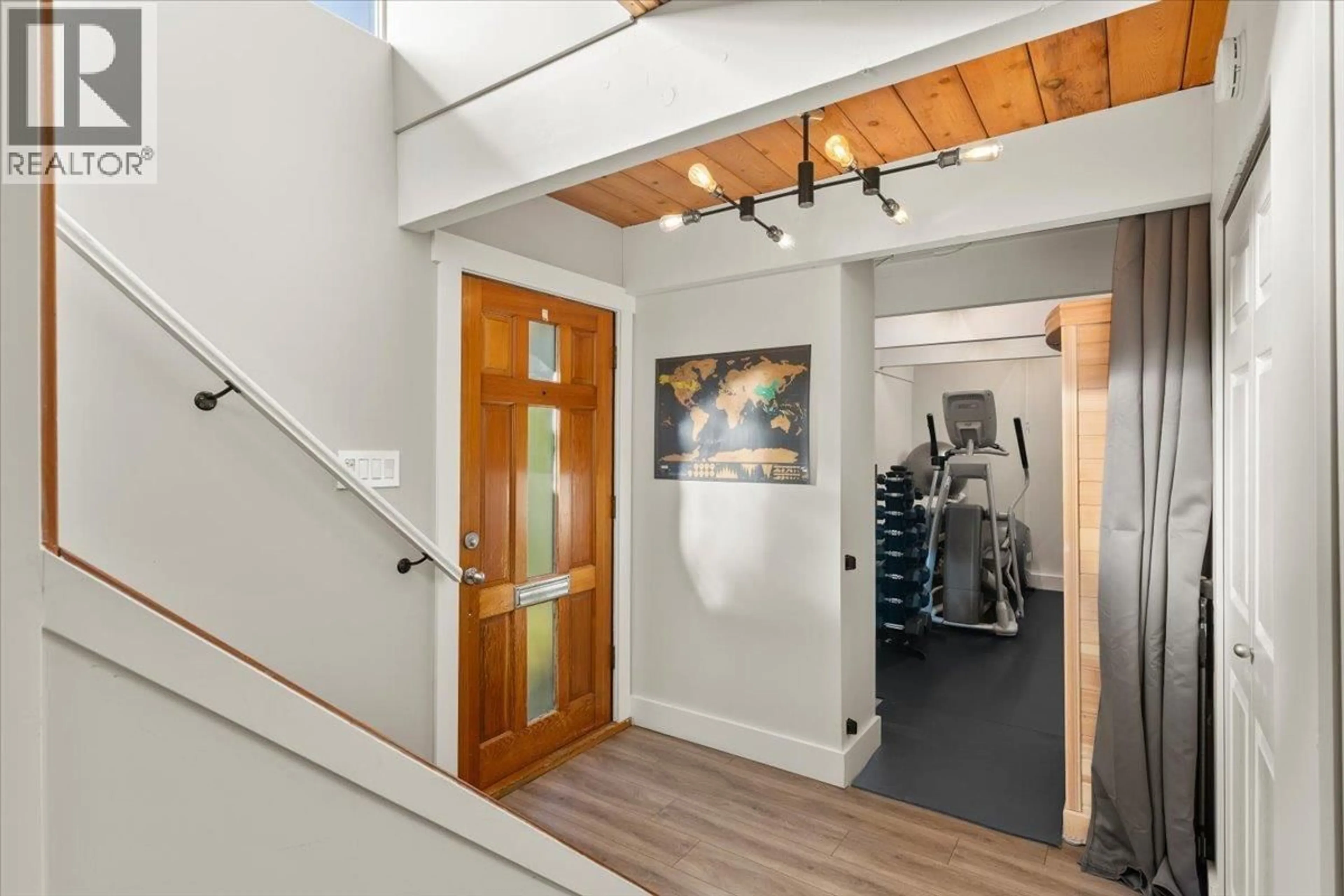 Indoor entryway for 12350 CARLTON STREET, Maple Ridge British Columbia V2X5C3
