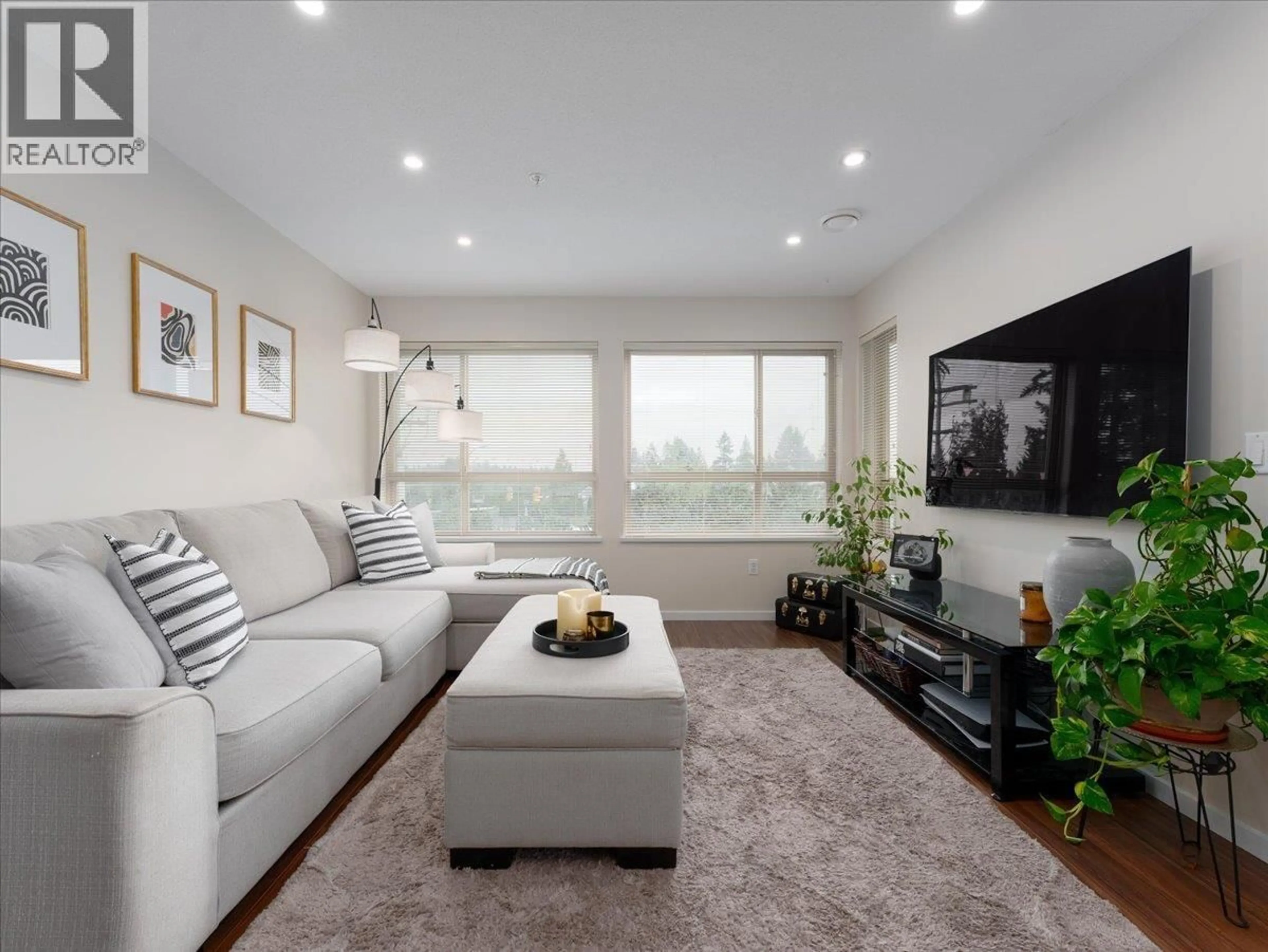 Living room with furniture, unknown for 315 - 3178 DAYANEE SPRINGS BOULEVARD, Coquitlam British Columbia V3E0B9