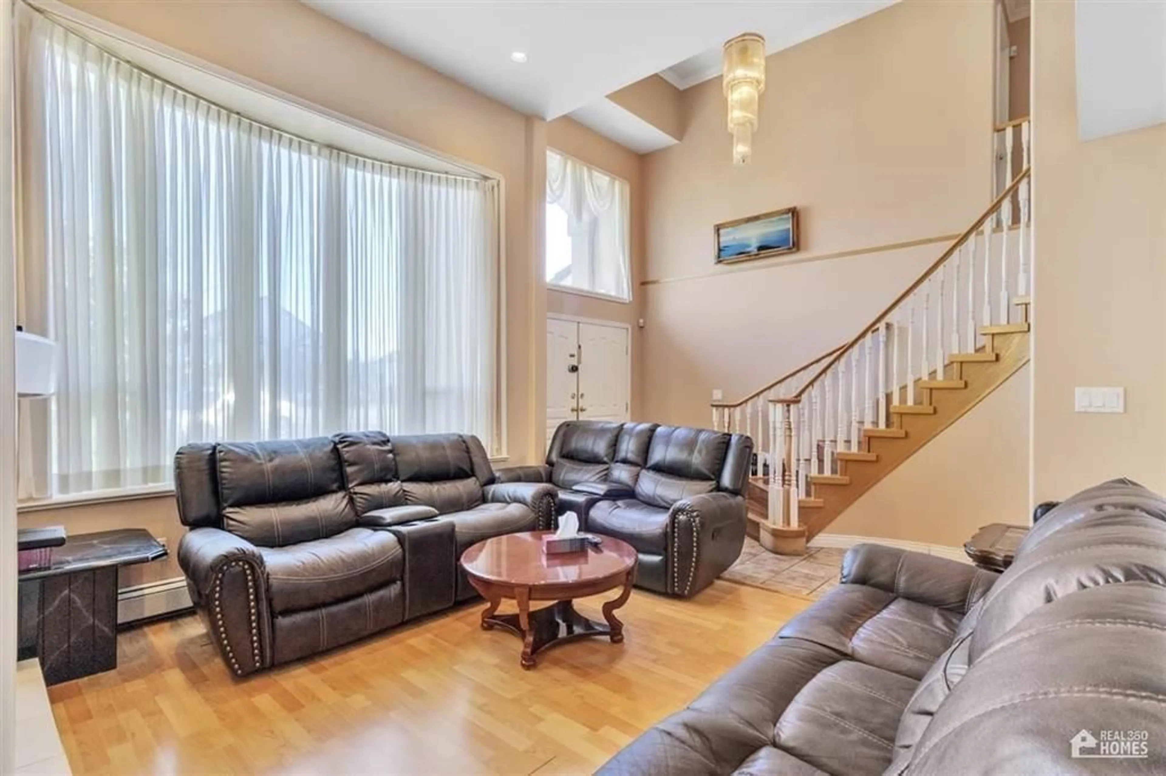 Living room with furniture, unknown for 13107 74 AVENUE, Surrey British Columbia V3W1C3