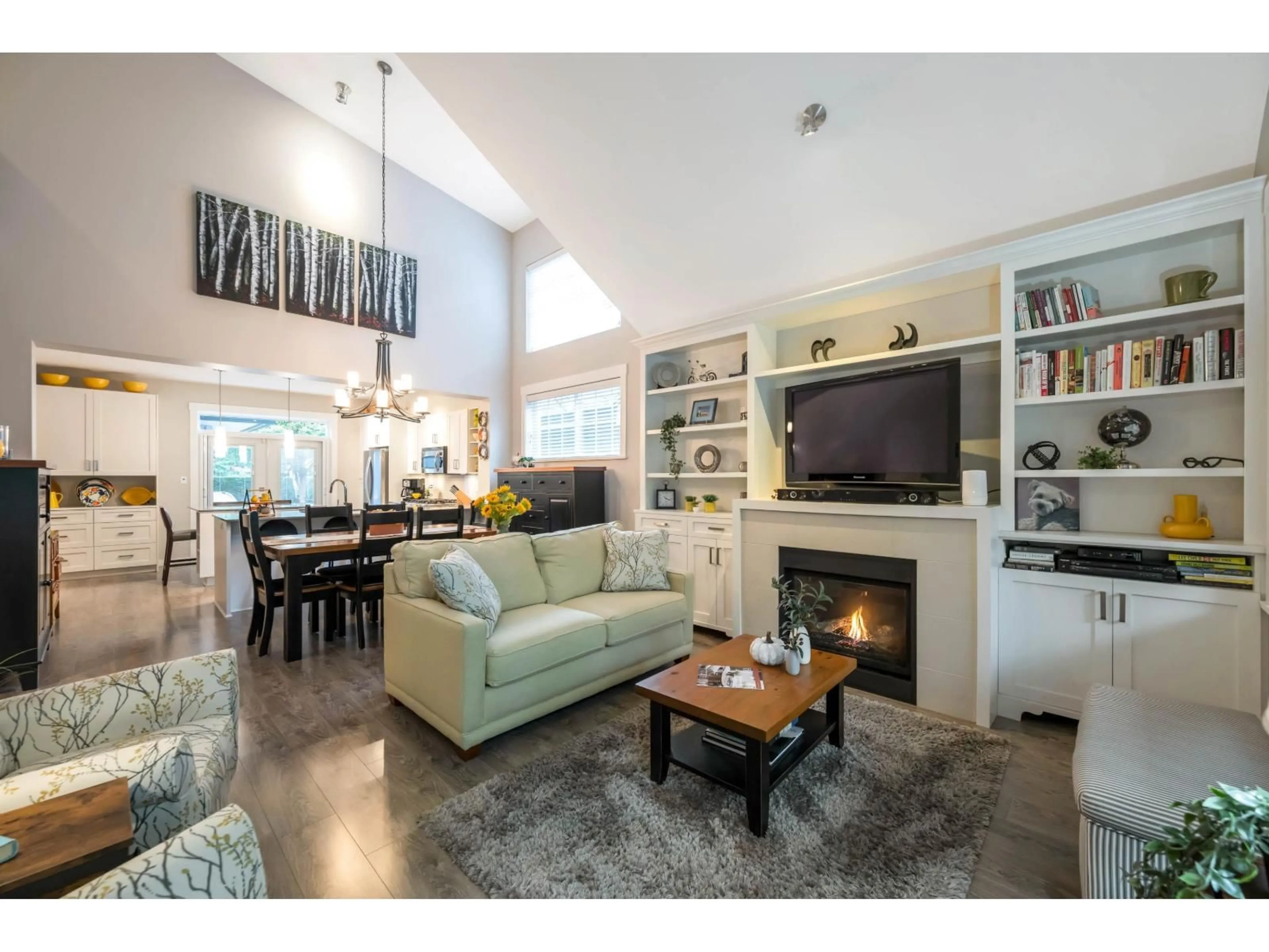 Living room with furniture, wood/laminate floor for 74 - 6450 187, Surrey British Columbia V3S2X4