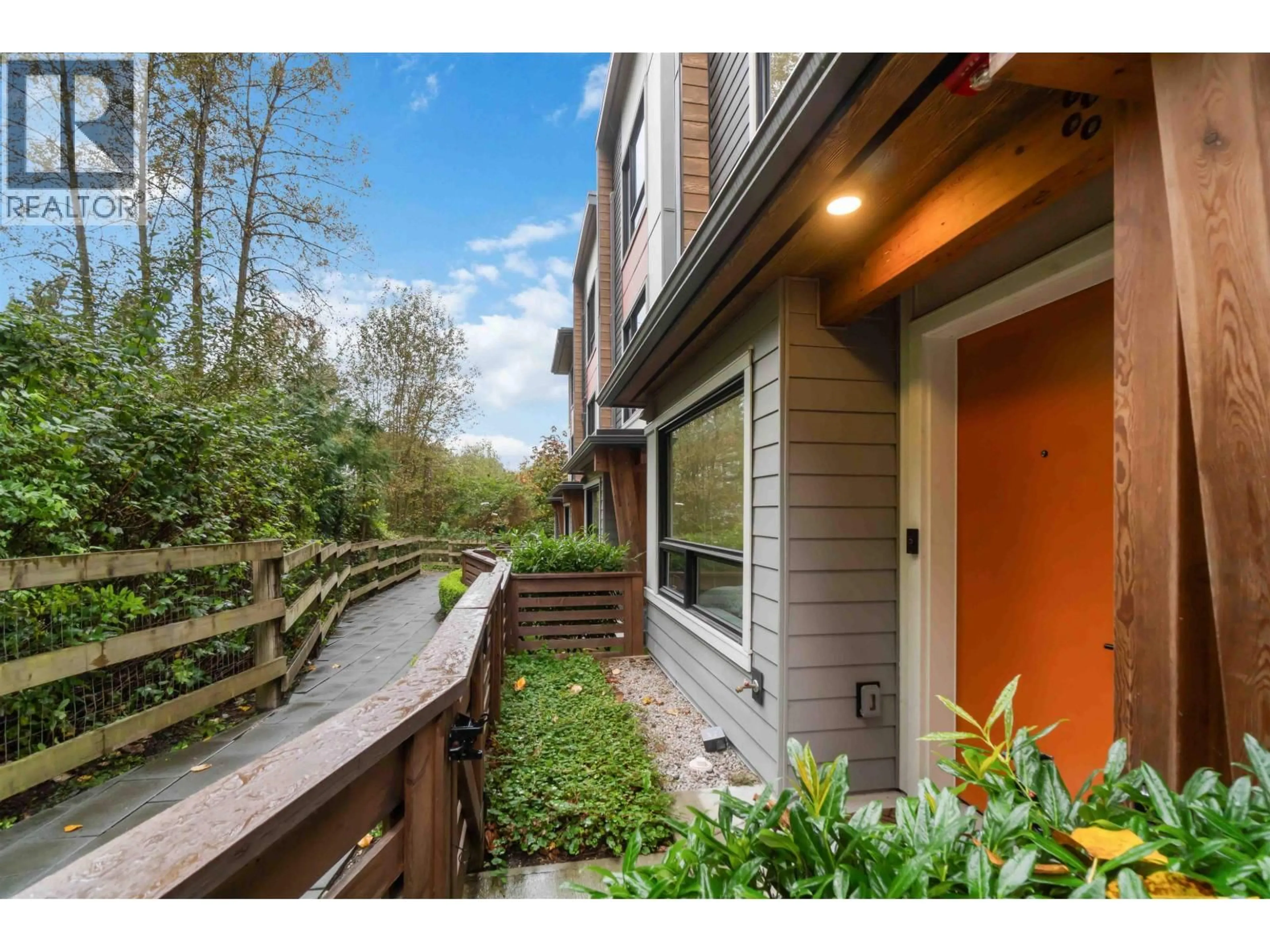 Patio, street for 505 - 3105 ST GEORGE STREET, Port Moody British Columbia V3H0J7