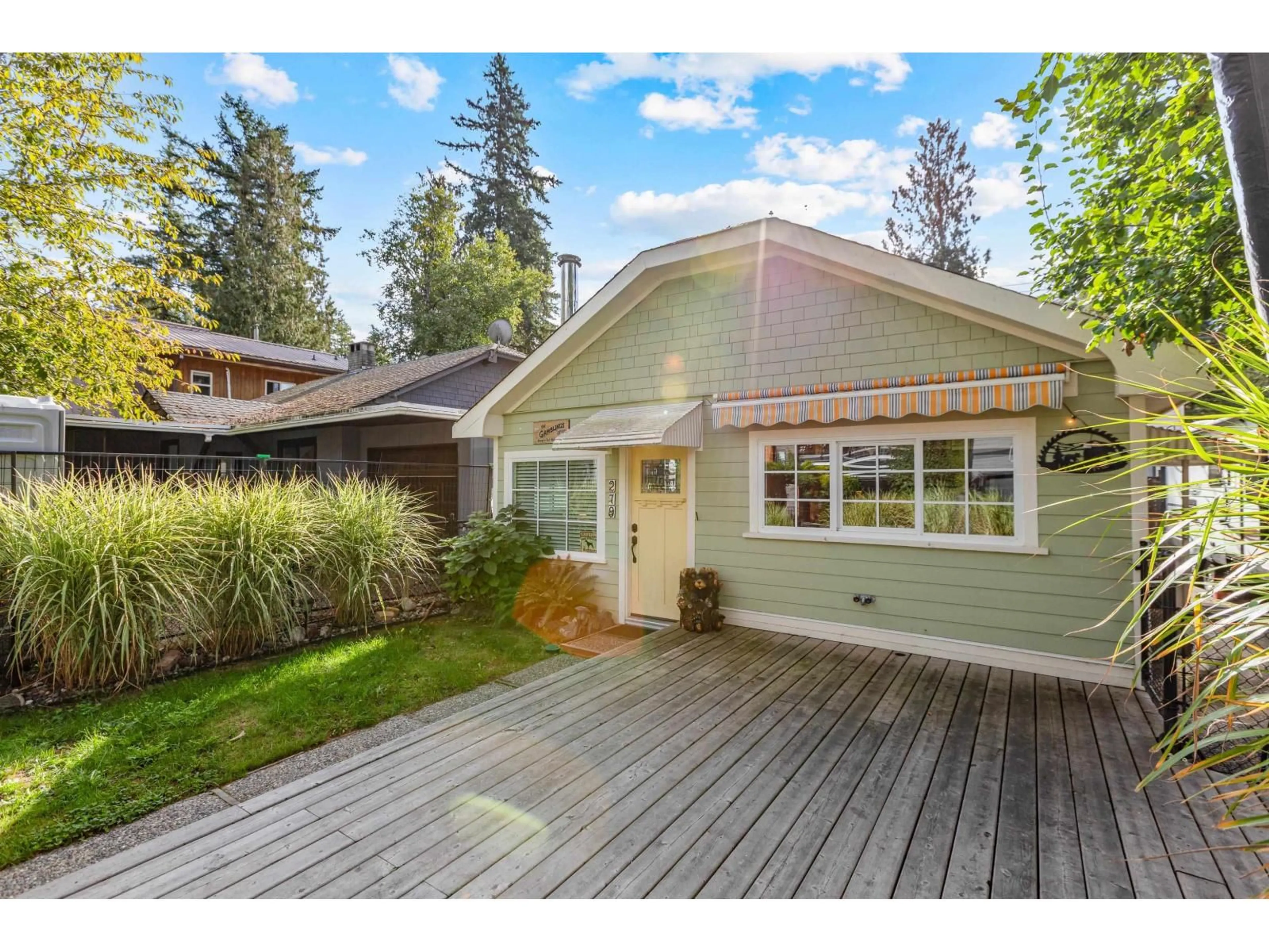 Home with vinyl exterior material, street for 279 FIR STREET, Chilliwack British Columbia V2R4Y5