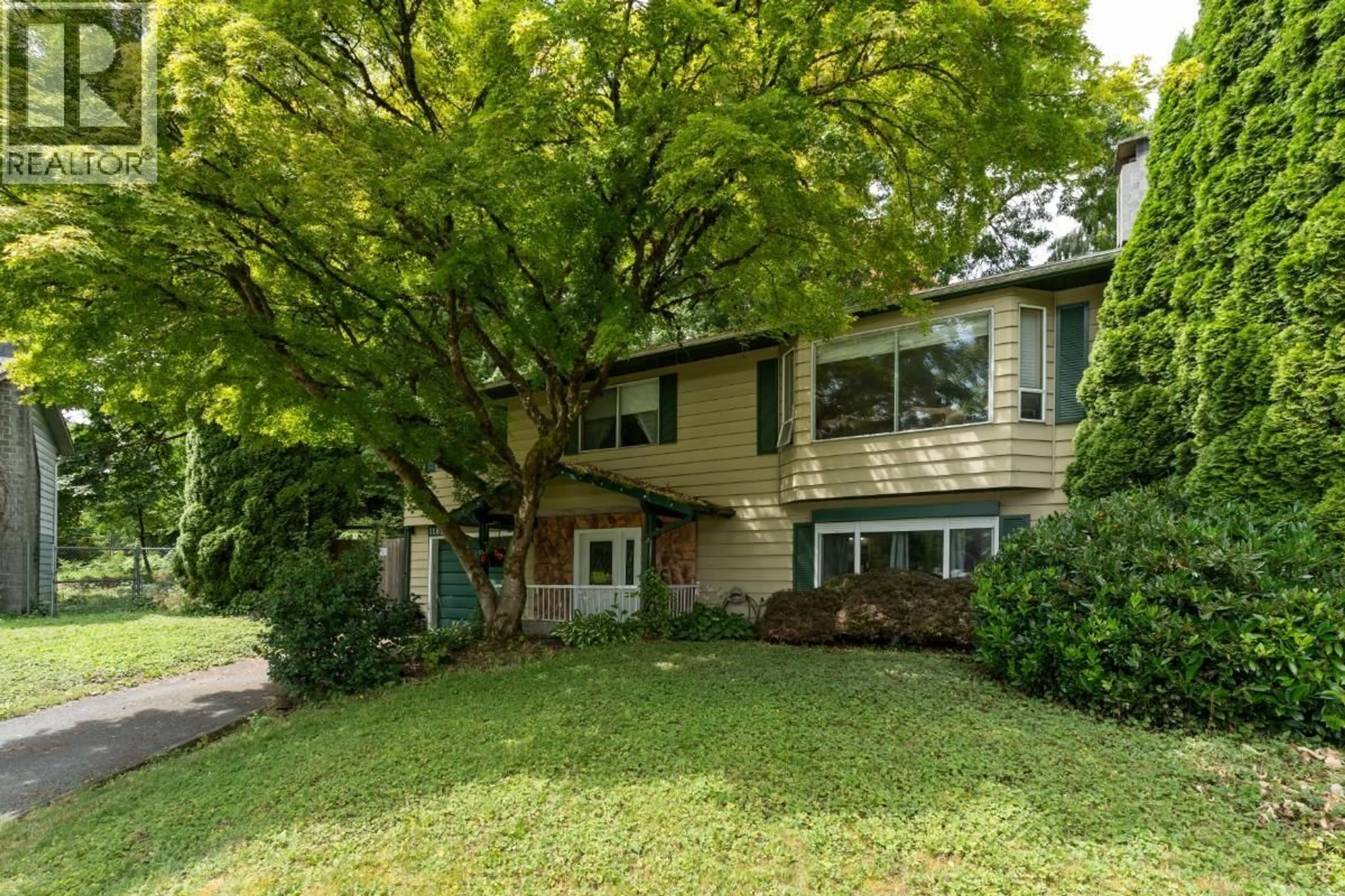 Home with vinyl exterior material, street for 11829 218 STREET, Maple Ridge British Columbia V2X7W1