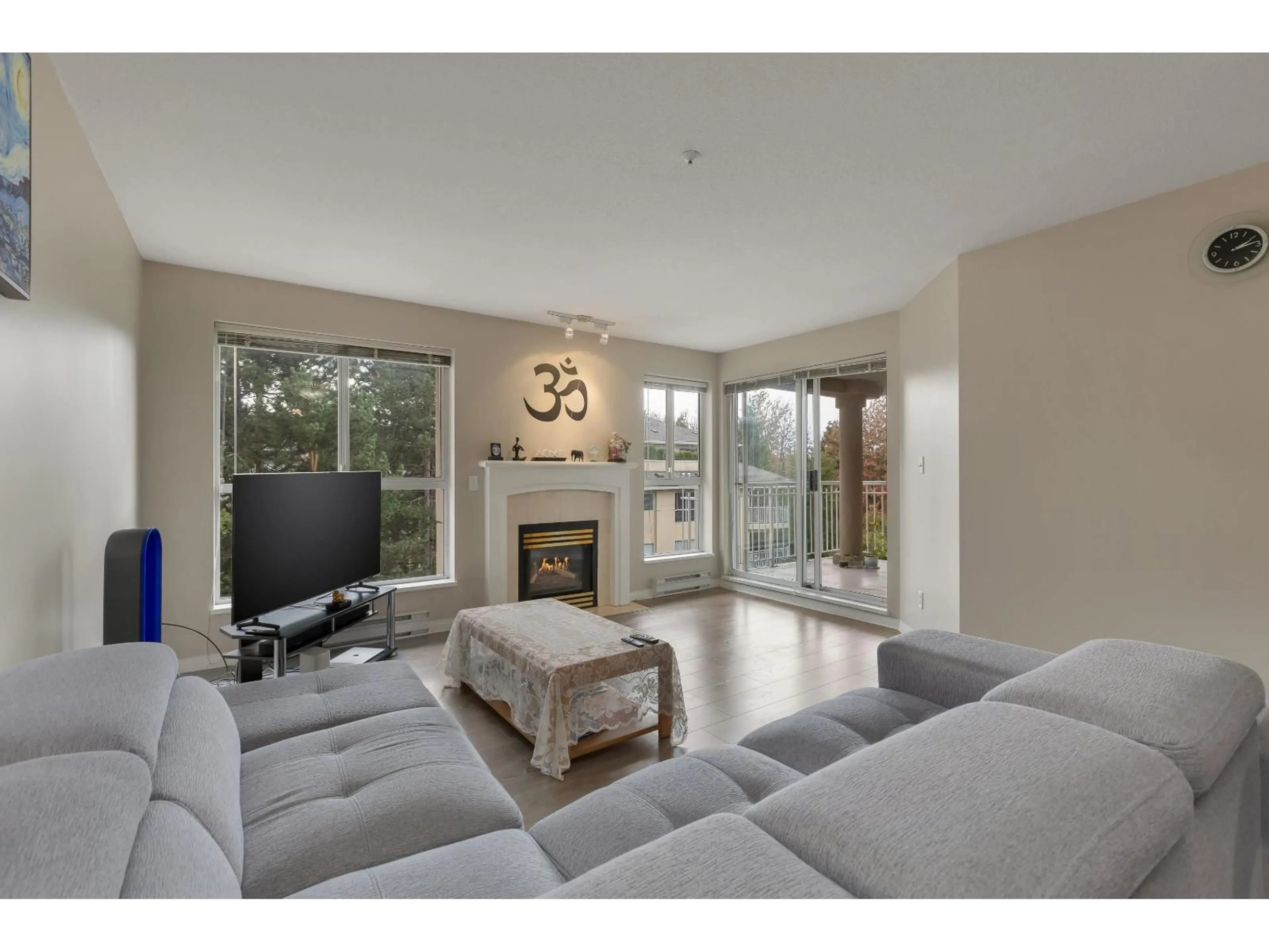 Living room with furniture, unknown for 401 - 13733 74, Surrey British Columbia V3W1B8