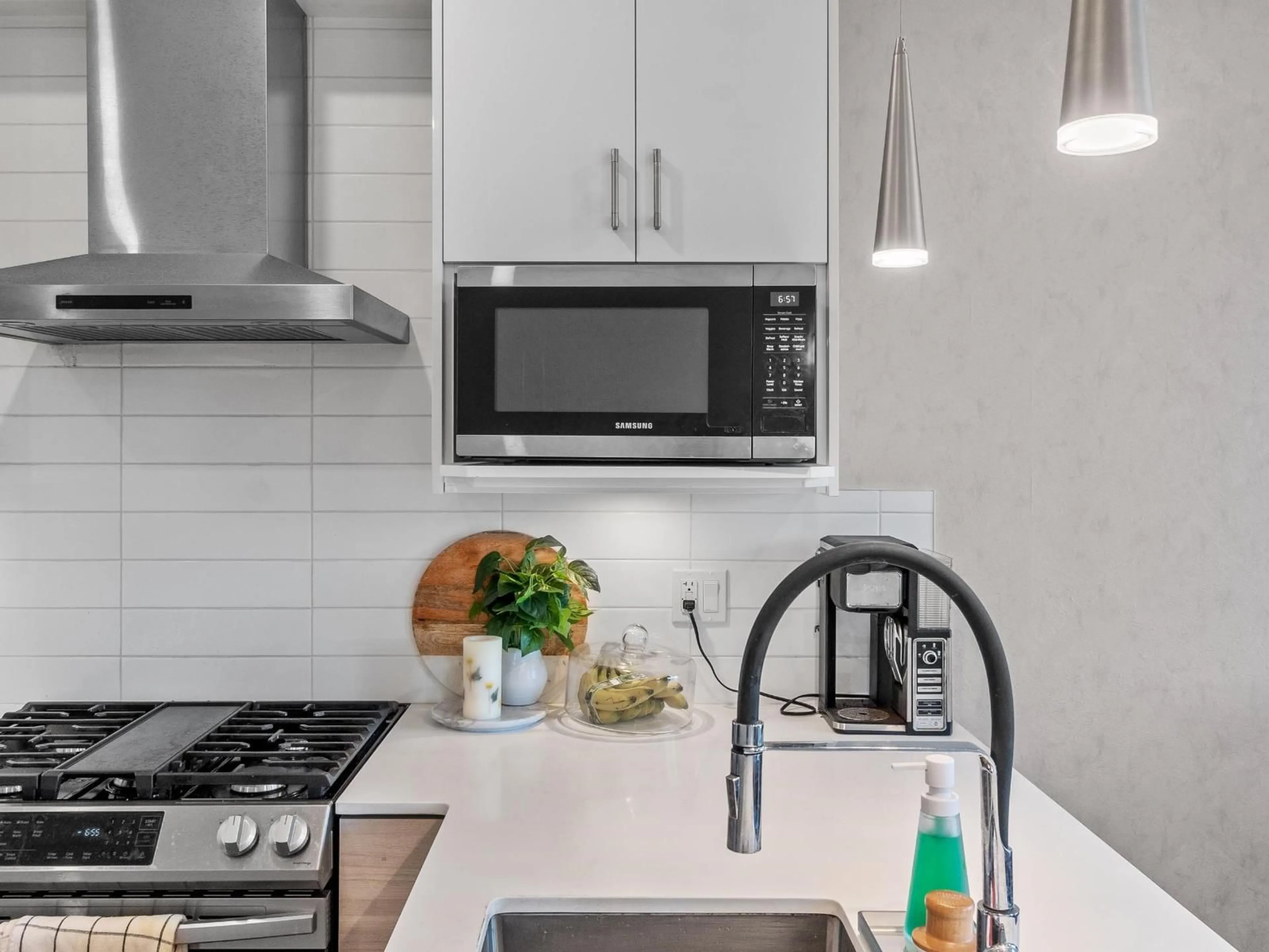 Contemporary kitchen, unknown for 10 - 7177 194A, Surrey British Columbia V4N6V6