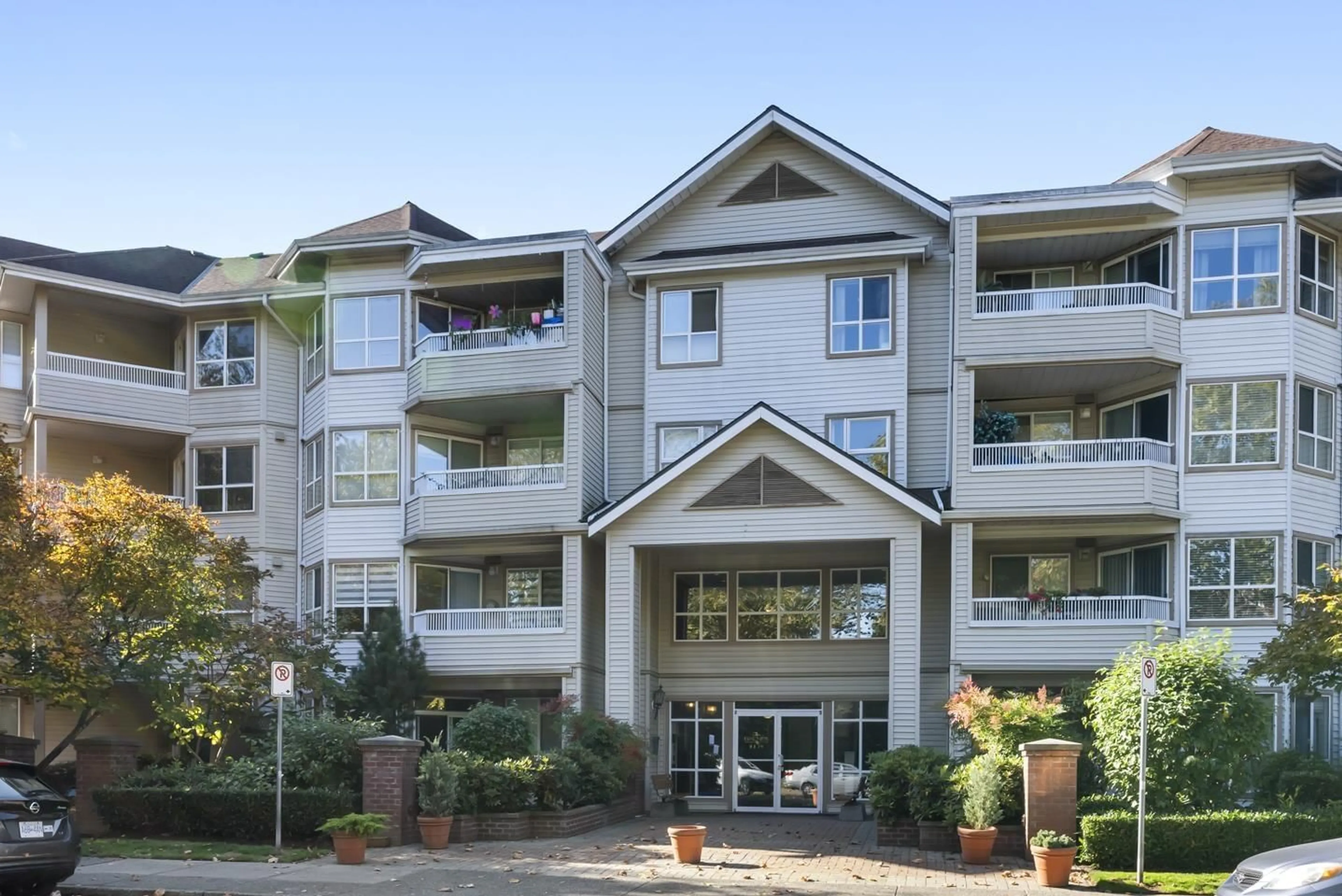 Patio, mountain view for 313 - 8139 121A, Surrey British Columbia V3W0Z2