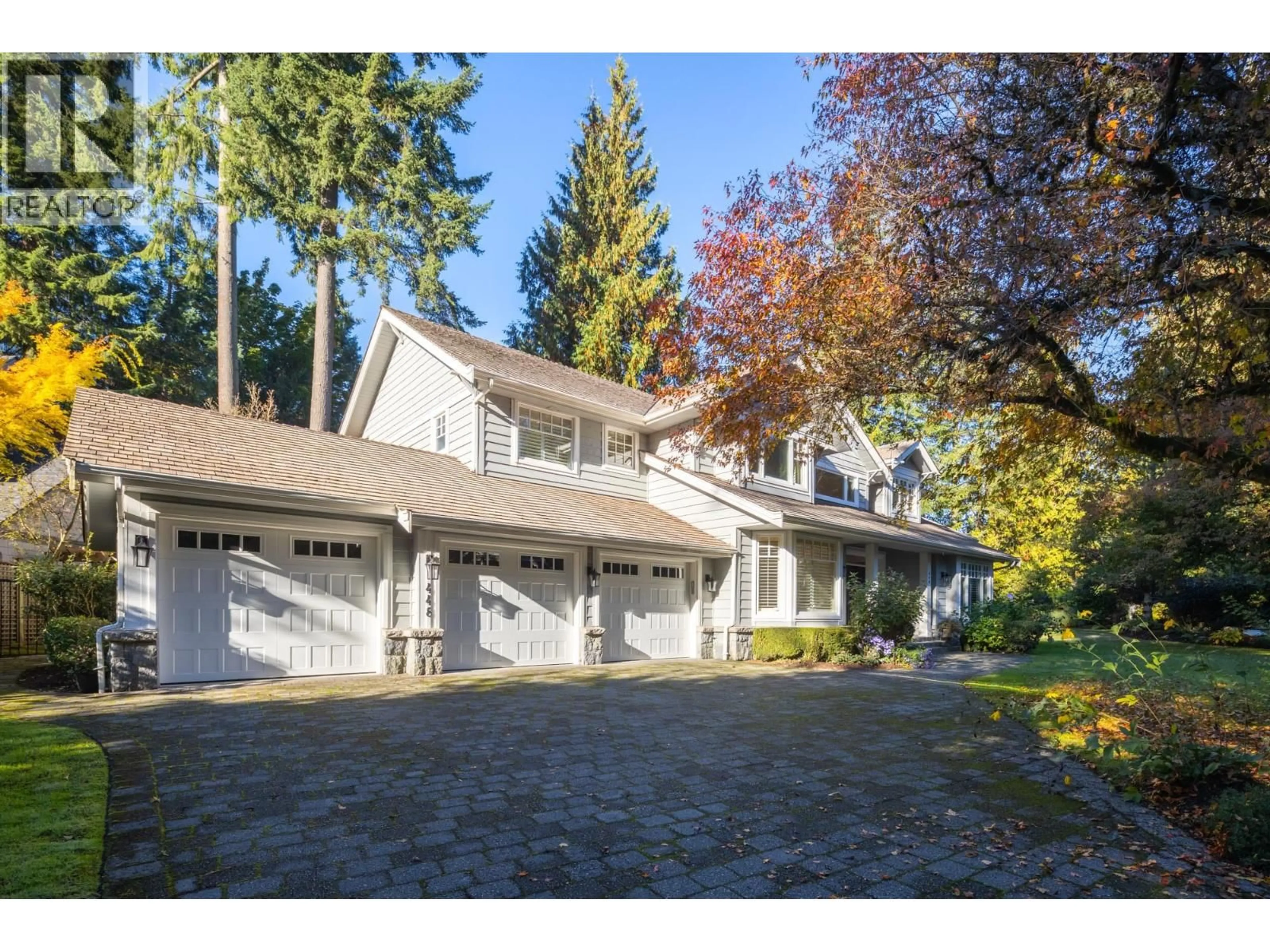 A pic from outside/outdoor area/front of a property/back of a property/a pic from drone, street for 448 GORDON AVENUE, West Vancouver British Columbia V7T1P3
