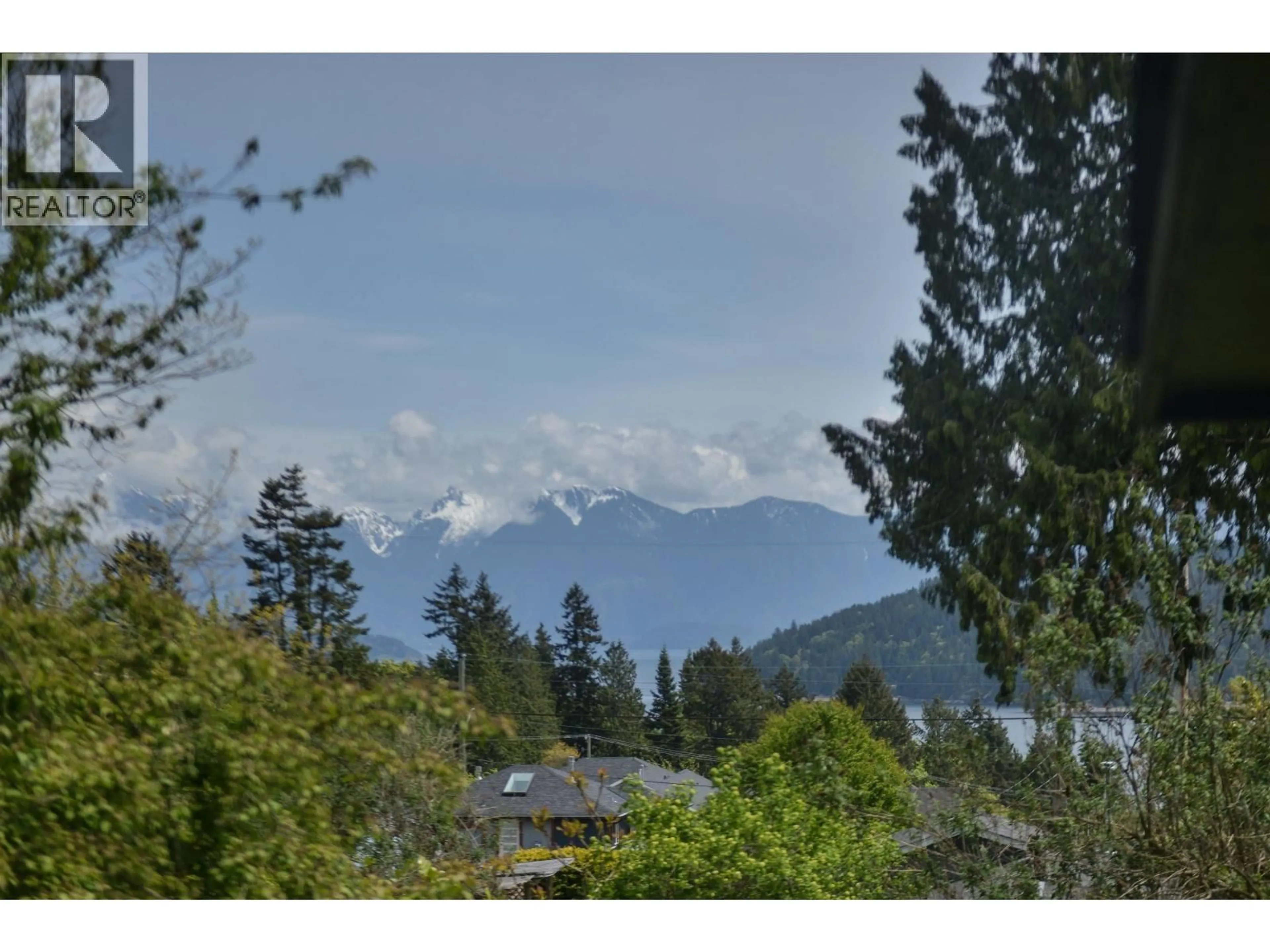 Blurry image for 640 WYNGAERT ROAD, Gibsons British Columbia V0N1V9