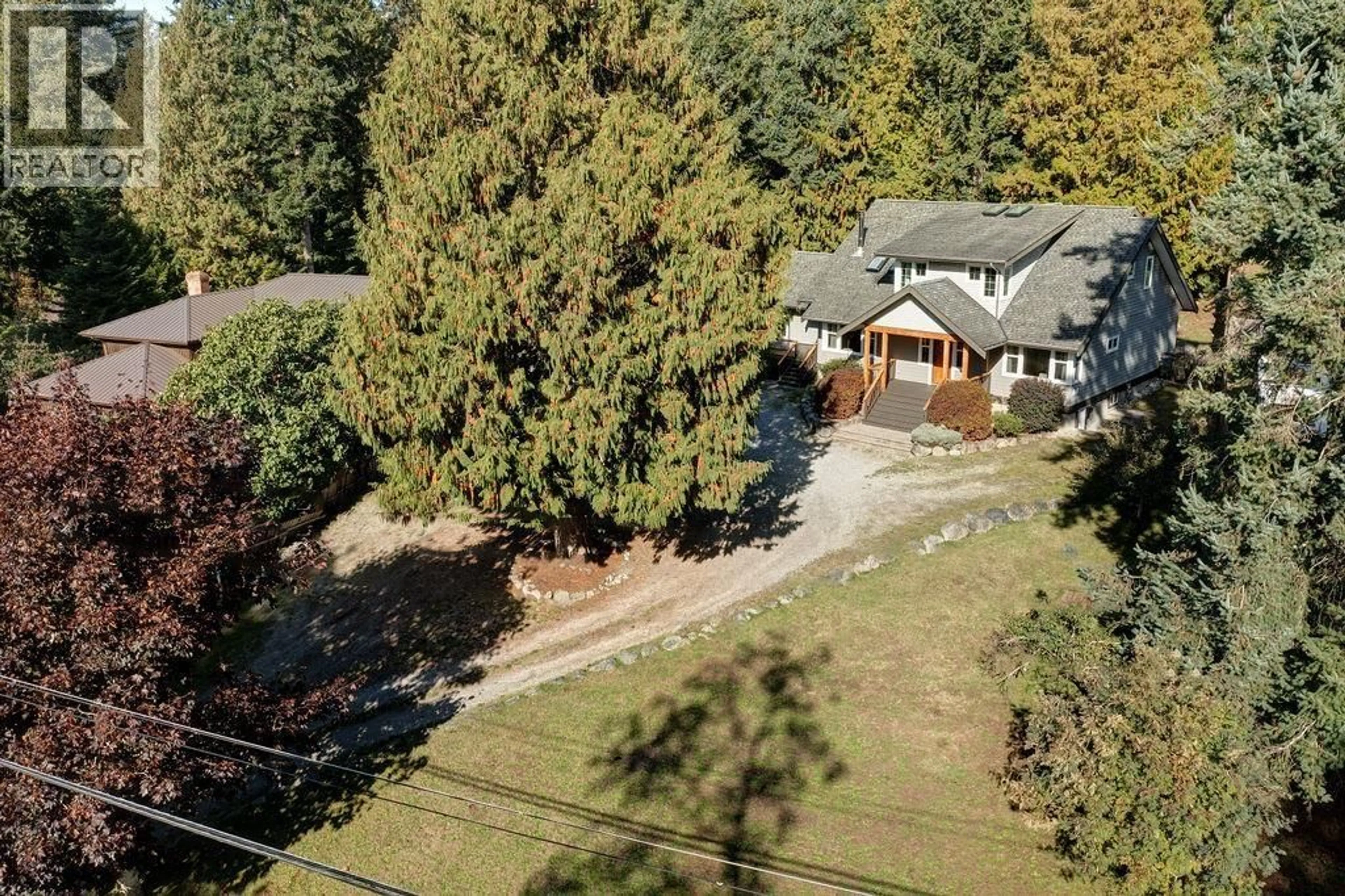 A pic from outside/outdoor area/front of a property/back of a property/a pic from drone, unknown for 8116 SOUTHWOOD ROAD, Halfmoon Bay British Columbia V7Z1A7