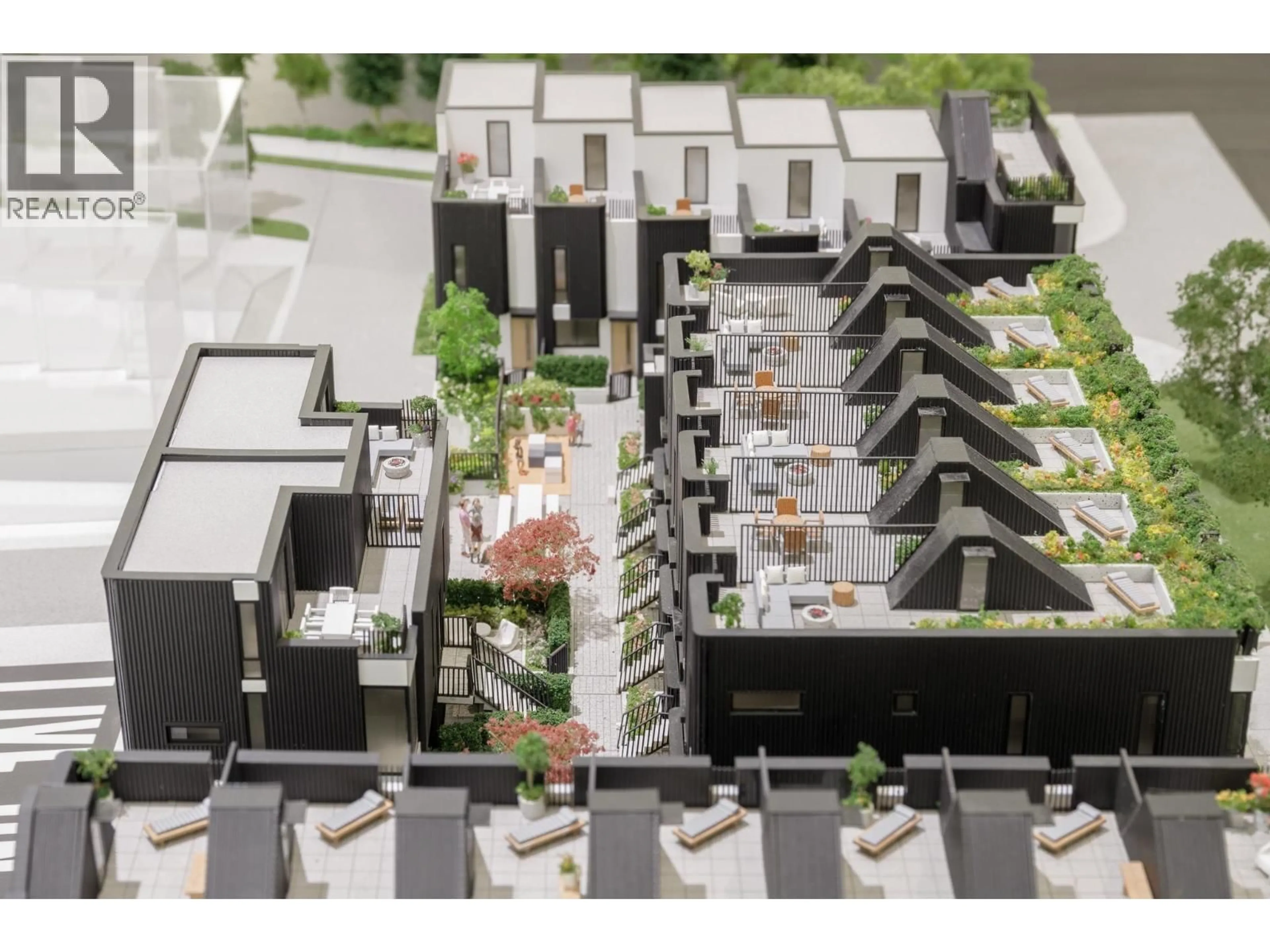 A pic from outside/outdoor area/front of a property/back of a property/a pic from drone, city buildings view from balcony for 2406 12TH AVENUE, Vancouver British Columbia V5M2E1