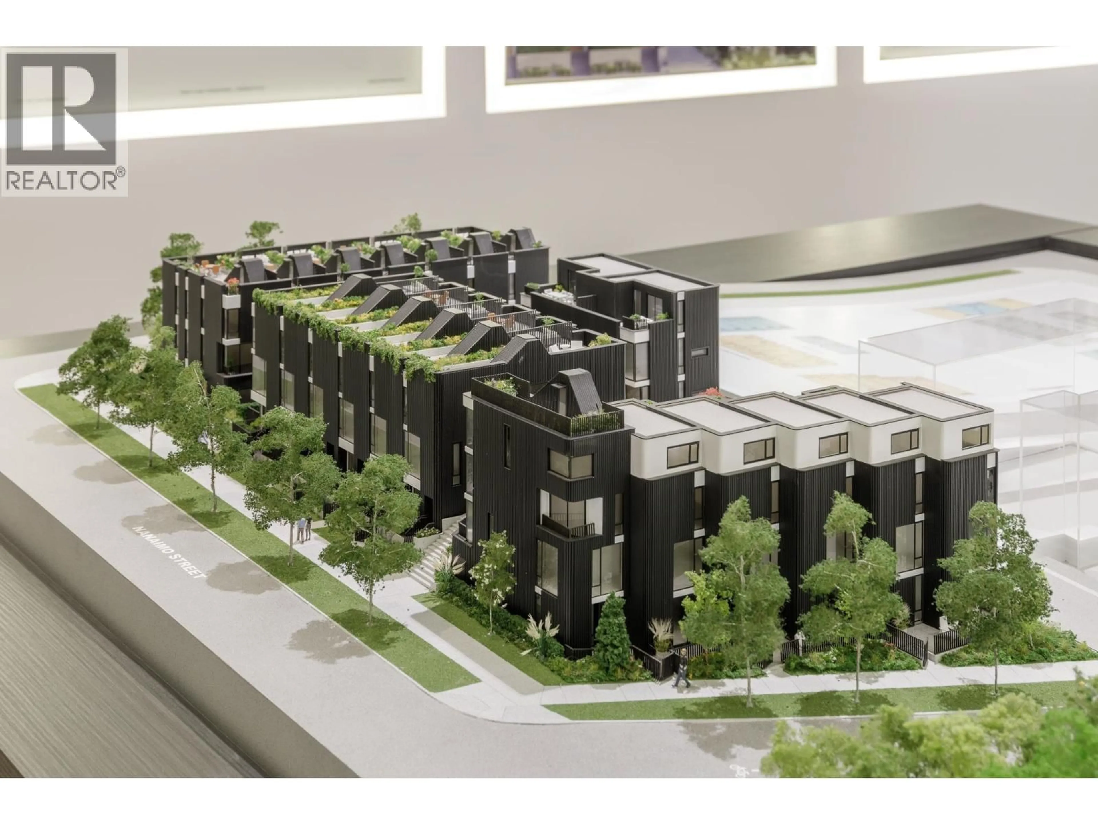 Unknown for 2406 12TH AVENUE, Vancouver British Columbia V5M2E1