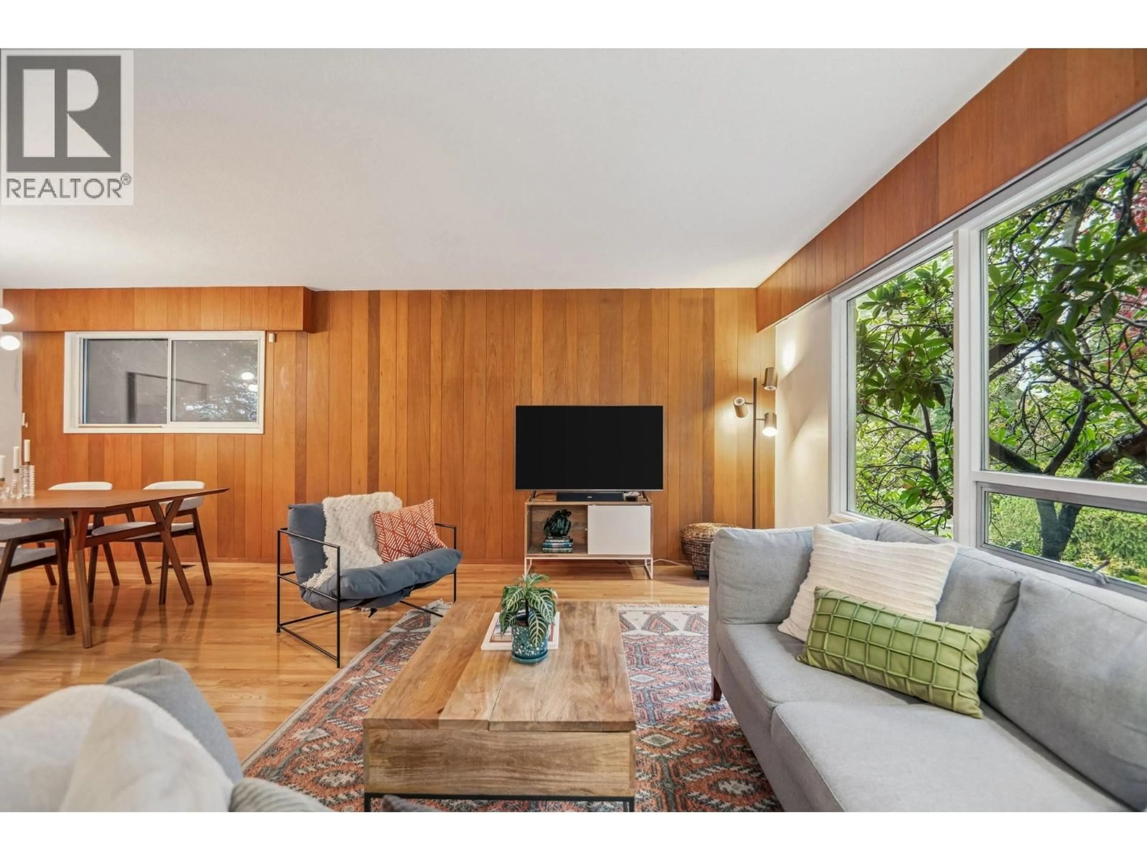 Living room with furniture, wood/laminate floor for 2174 HOSKINS ROAD, North Vancouver British Columbia V7J3A3