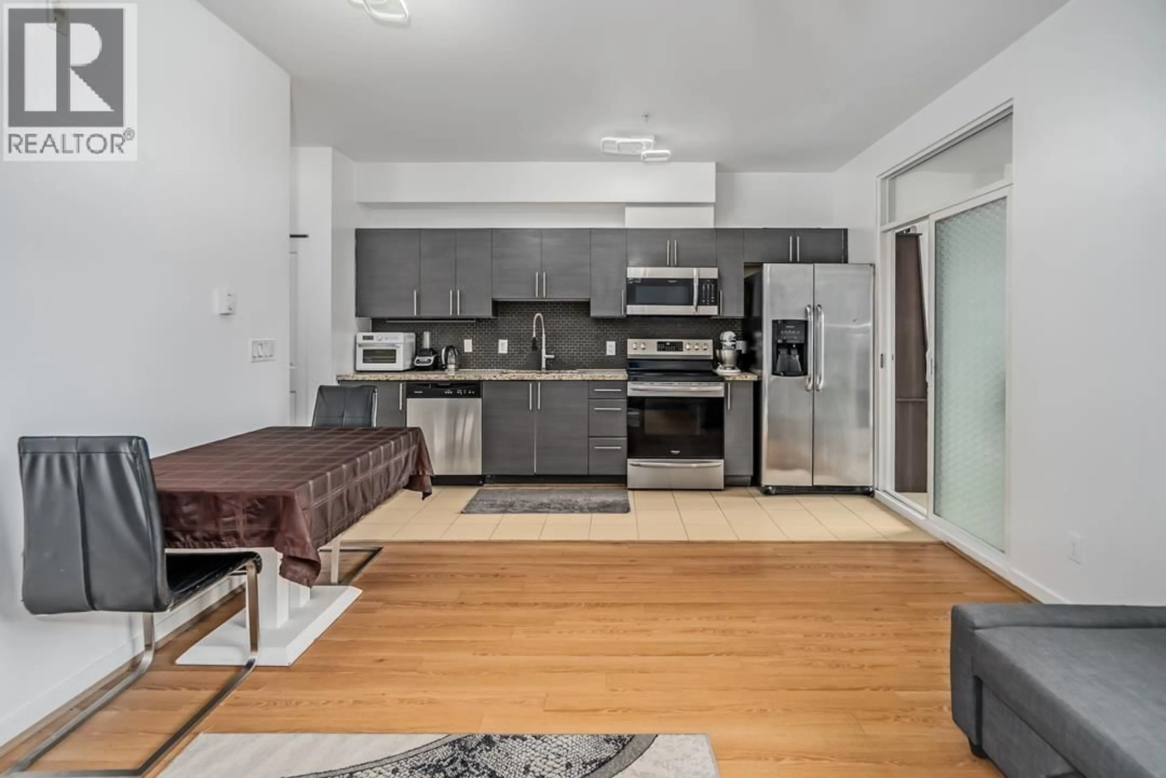 Open concept kitchen, unknown for 212 - 2239 KINGSWAY, Vancouver British Columbia V5N0E5