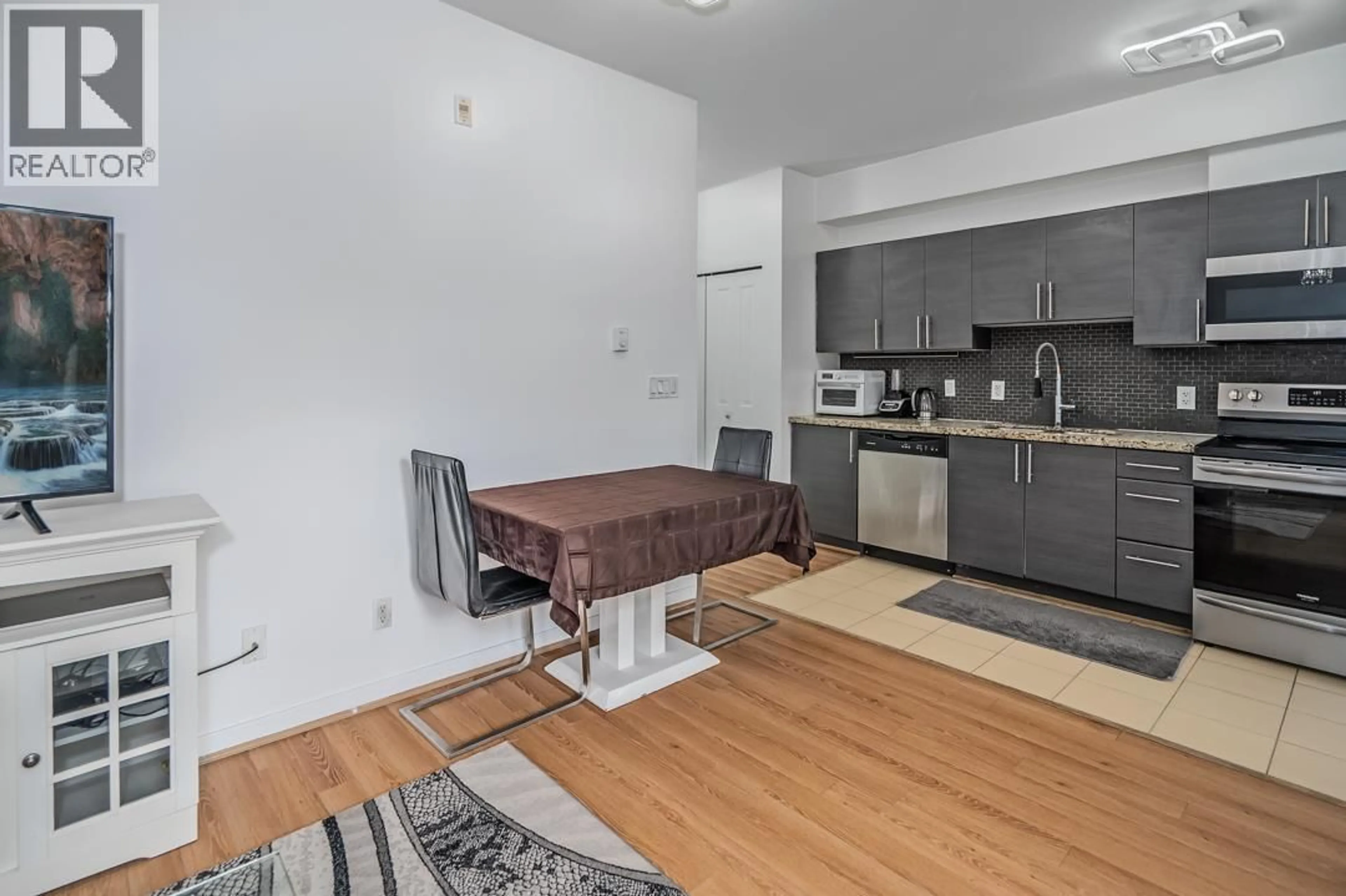 Standard kitchen, unknown for 212 - 2239 KINGSWAY, Vancouver British Columbia V5N0E5