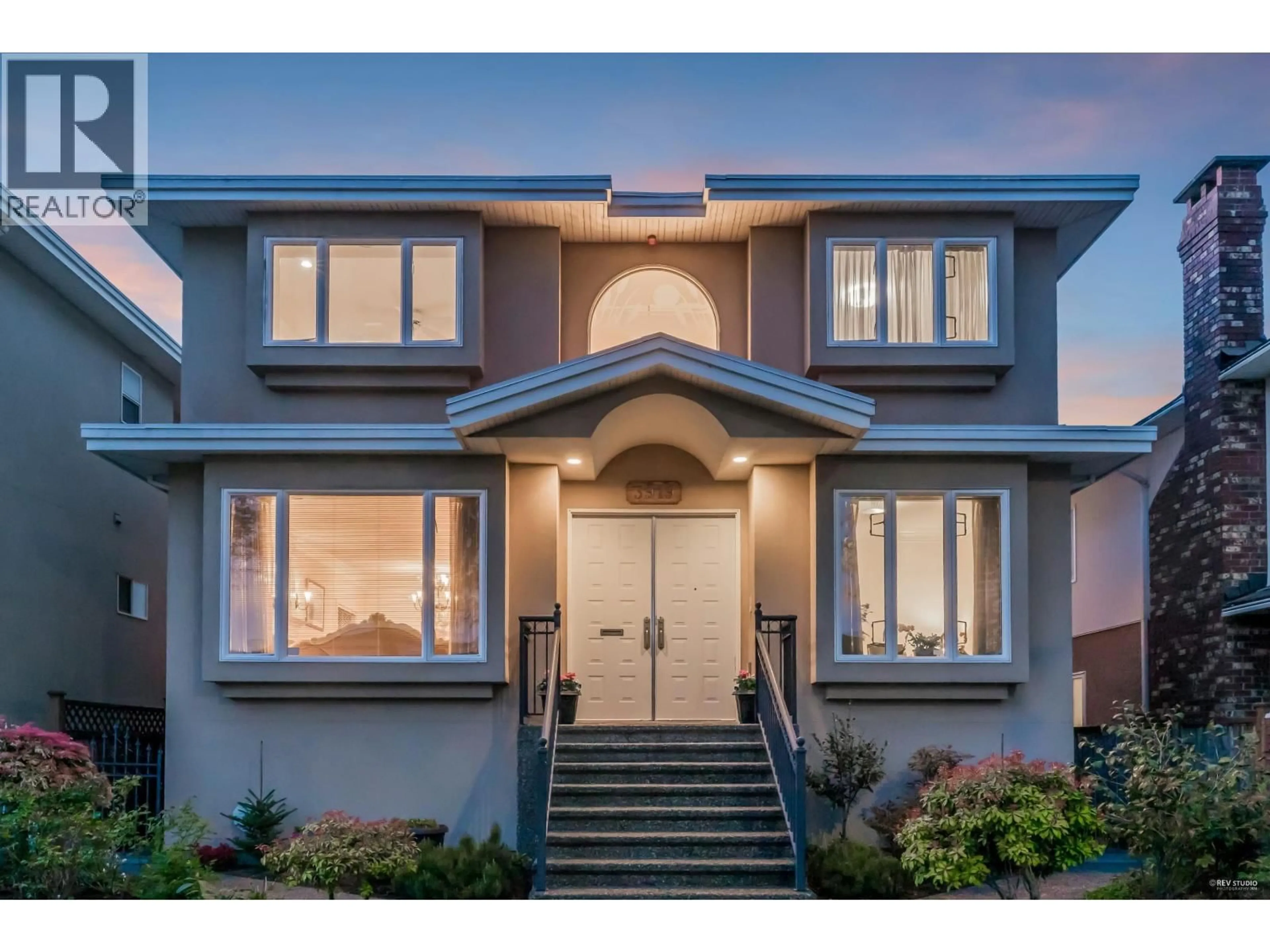 Home with vinyl exterior material, street for 3919 PINE STREET, Burnaby British Columbia V5G1Z3