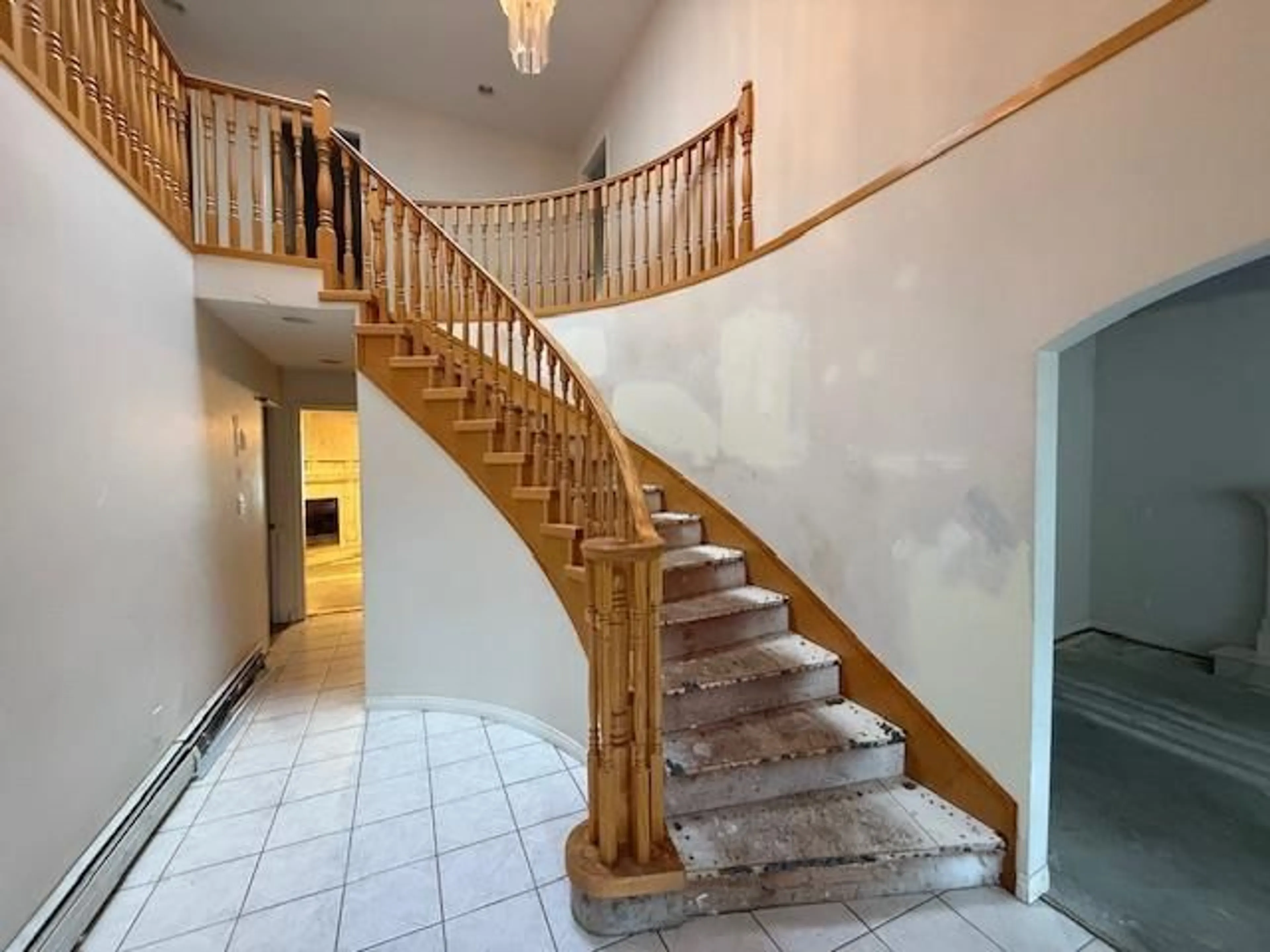 Indoor foyer for 15780 99A, Surrey British Columbia V4N2V7