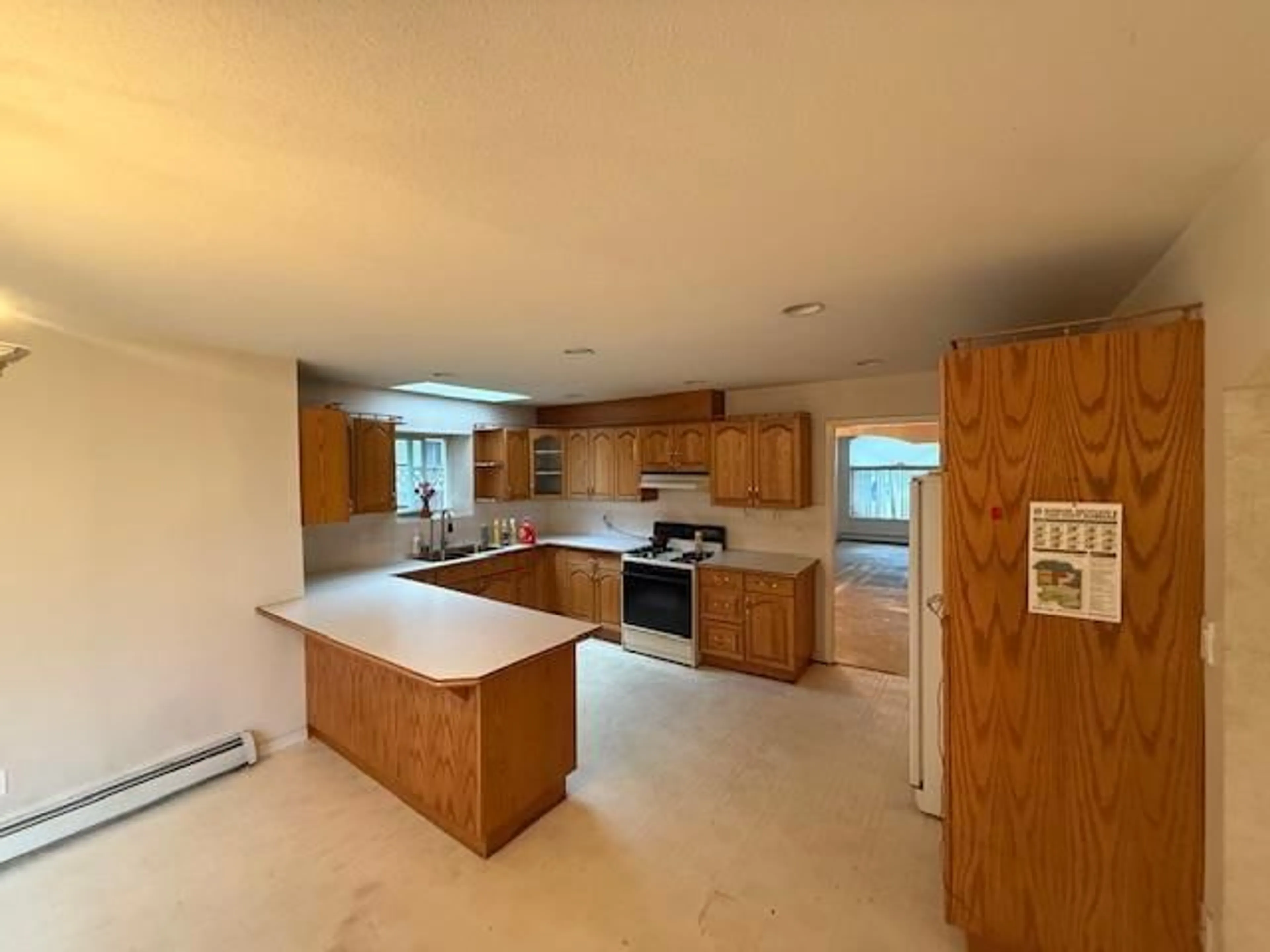 Open concept kitchen, unknown for 15780 99A, Surrey British Columbia V4N2V7